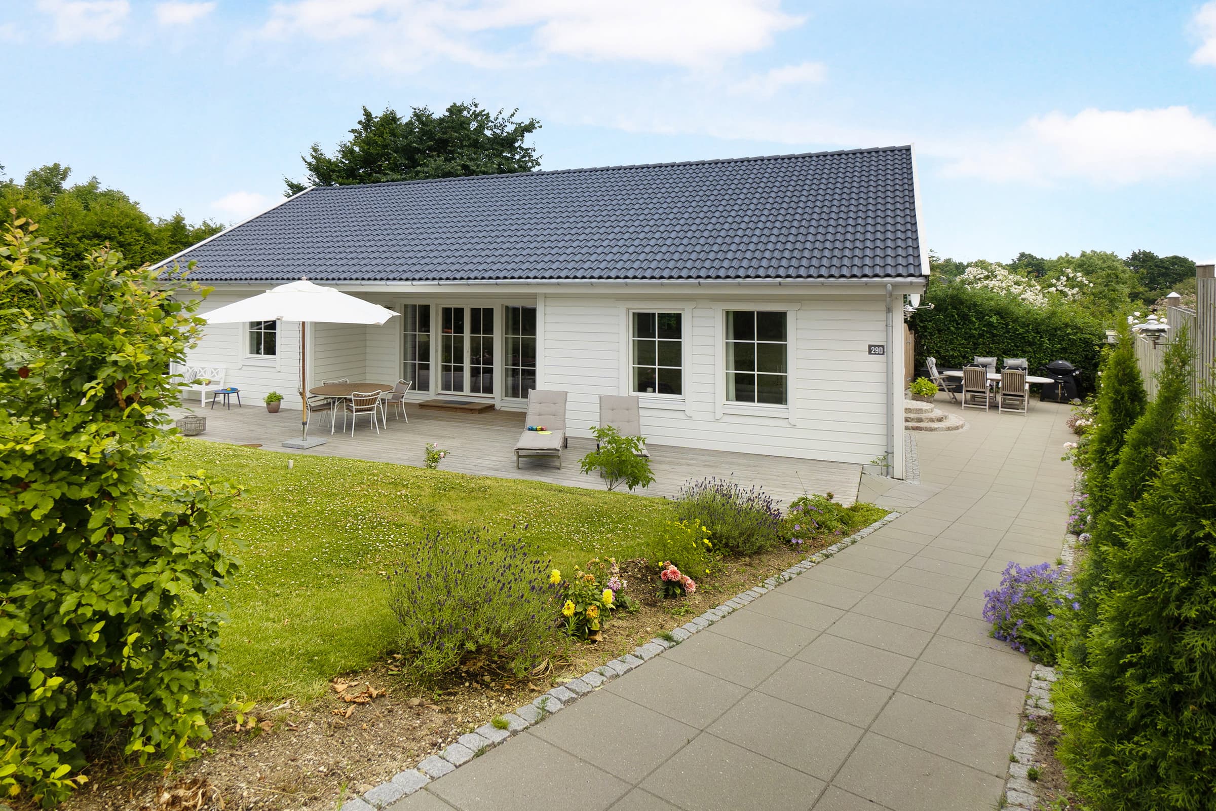 Nyt og hyggeligt hus ved strand og skov - billede 1