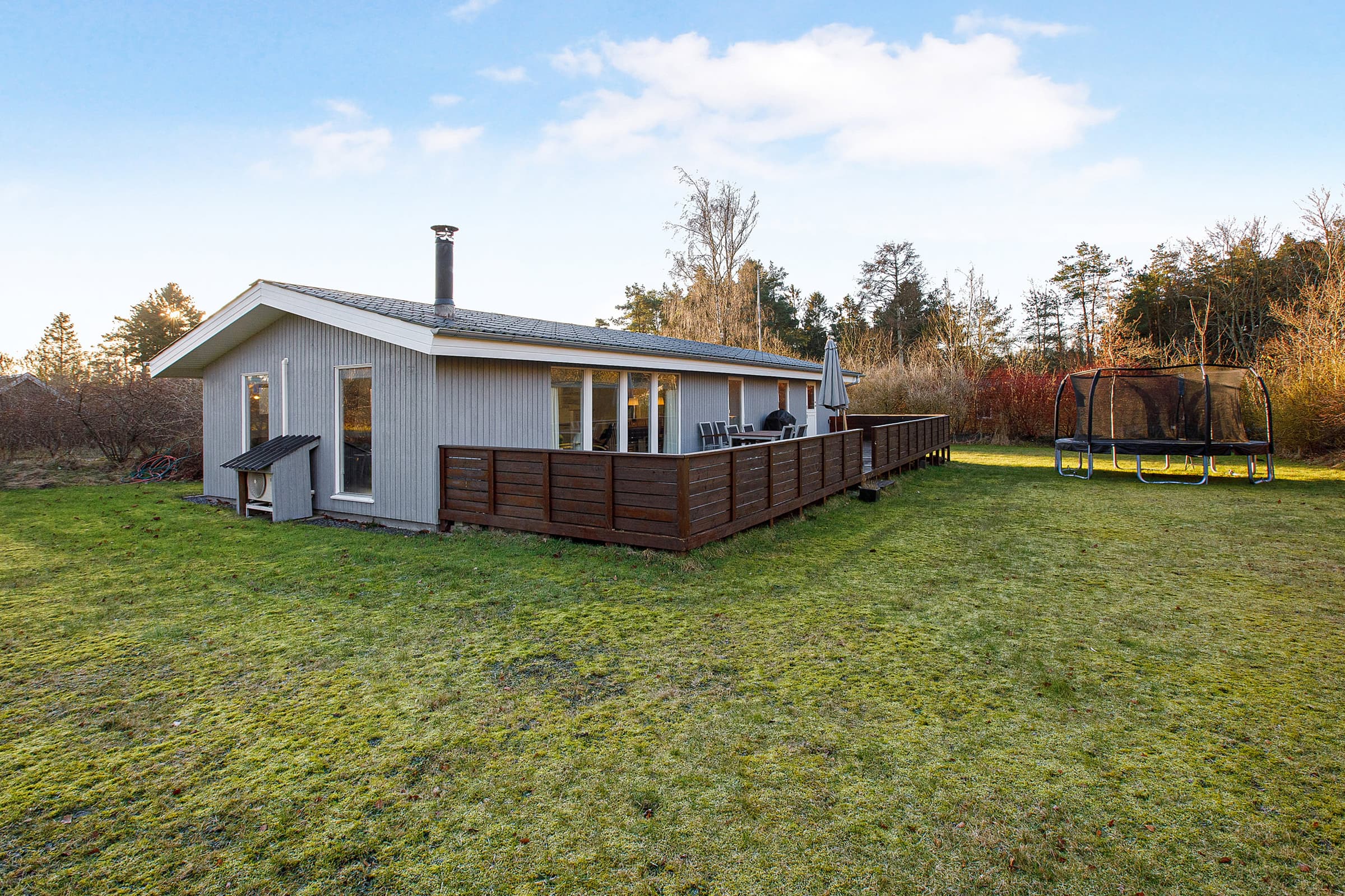 Hyggeligt sommerhus på naturskønne Djursland - billede 1