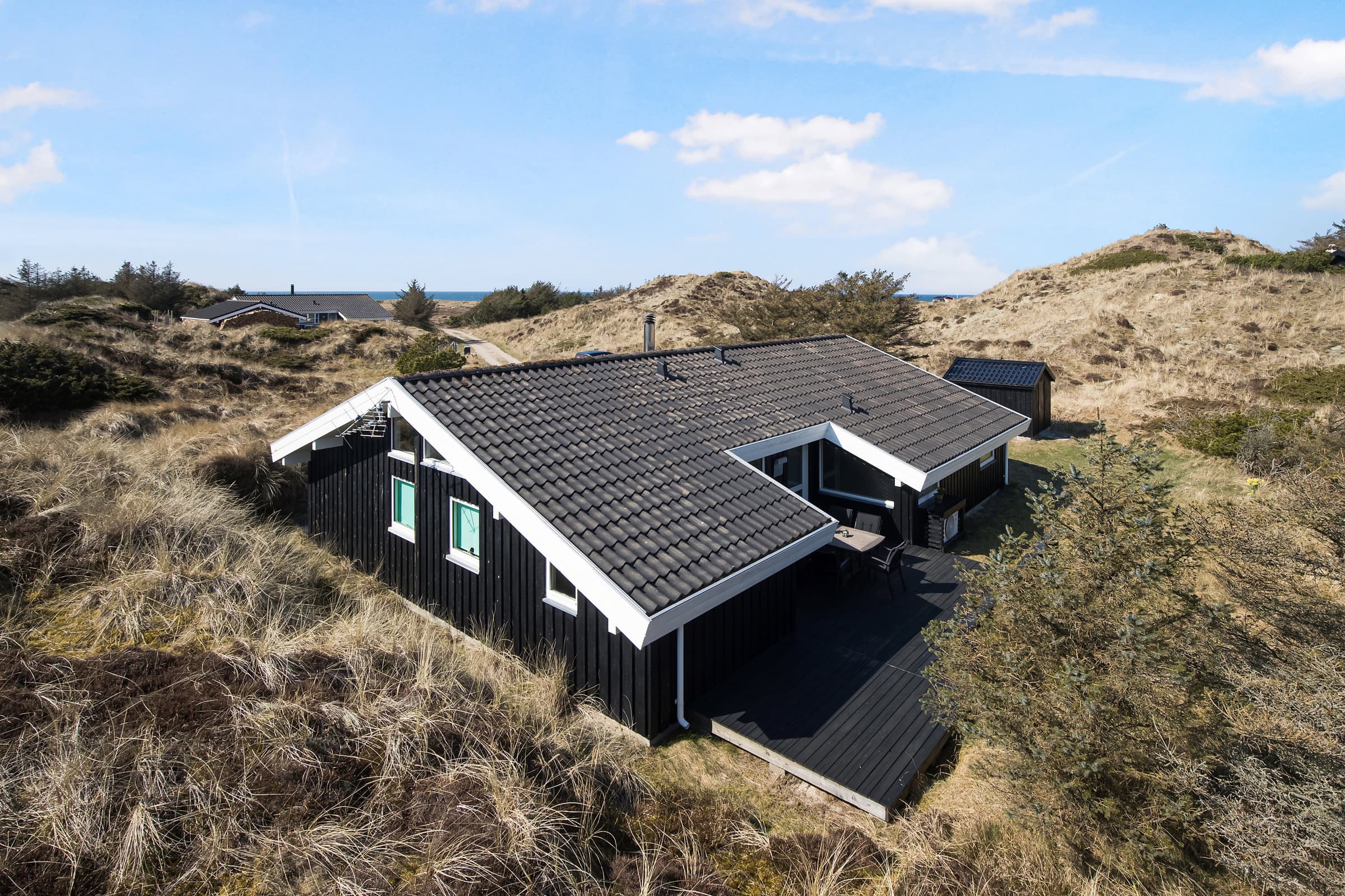 Sommerhus med Vesterhavsudsigt i klitterne - billede 1
