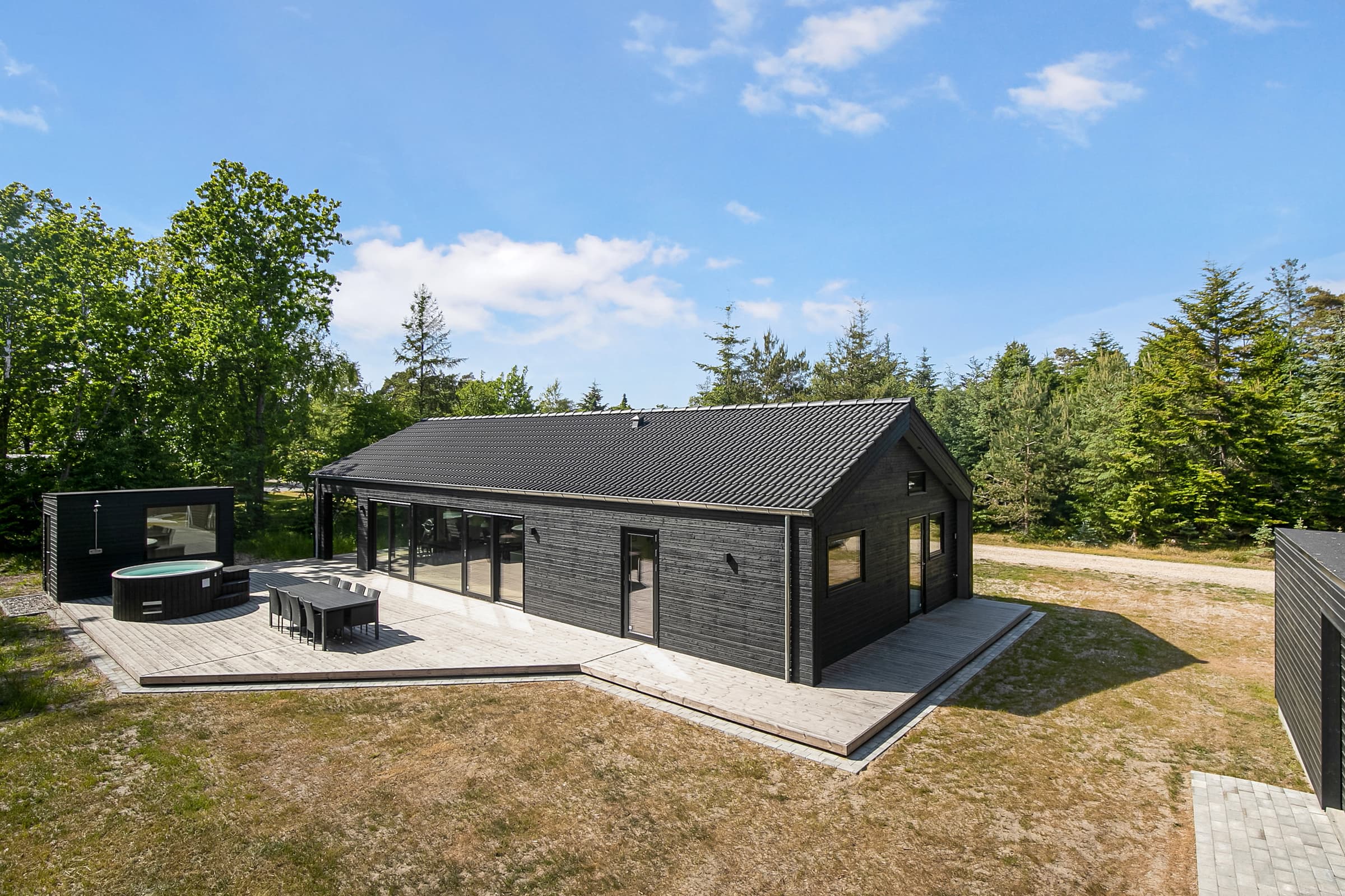 Nybygget sommerhus fuld af luksus - billede 1