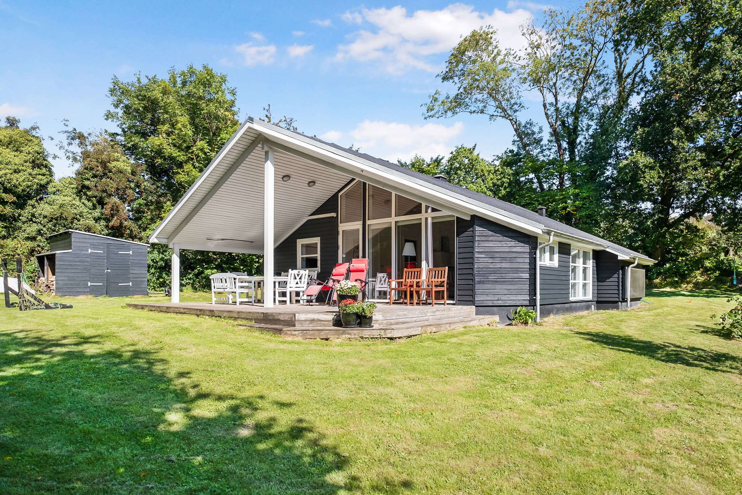Sommerhus i skøn natur i Brunshuse - billede 1