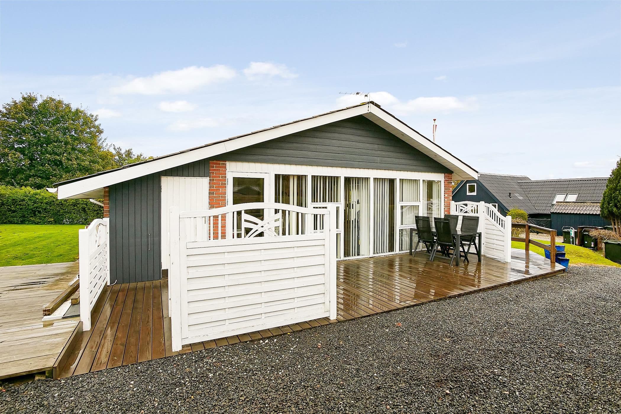 Ny renoveret sommerhus  inkl. rengøring og linned - billede 1