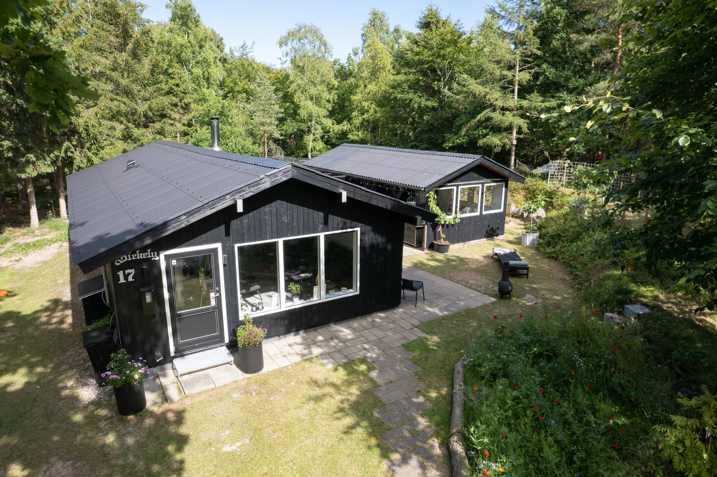 Hyggeligt sommerhus, der ligger utrolig naturskøn - billede 1