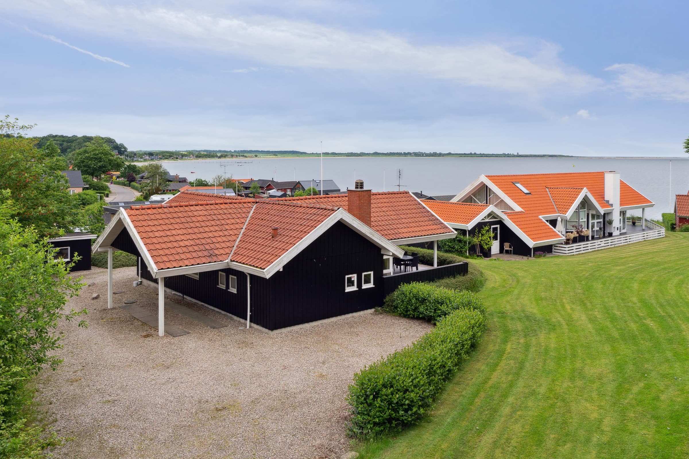Dejligt sommerhus med havudsigt - billede 1
