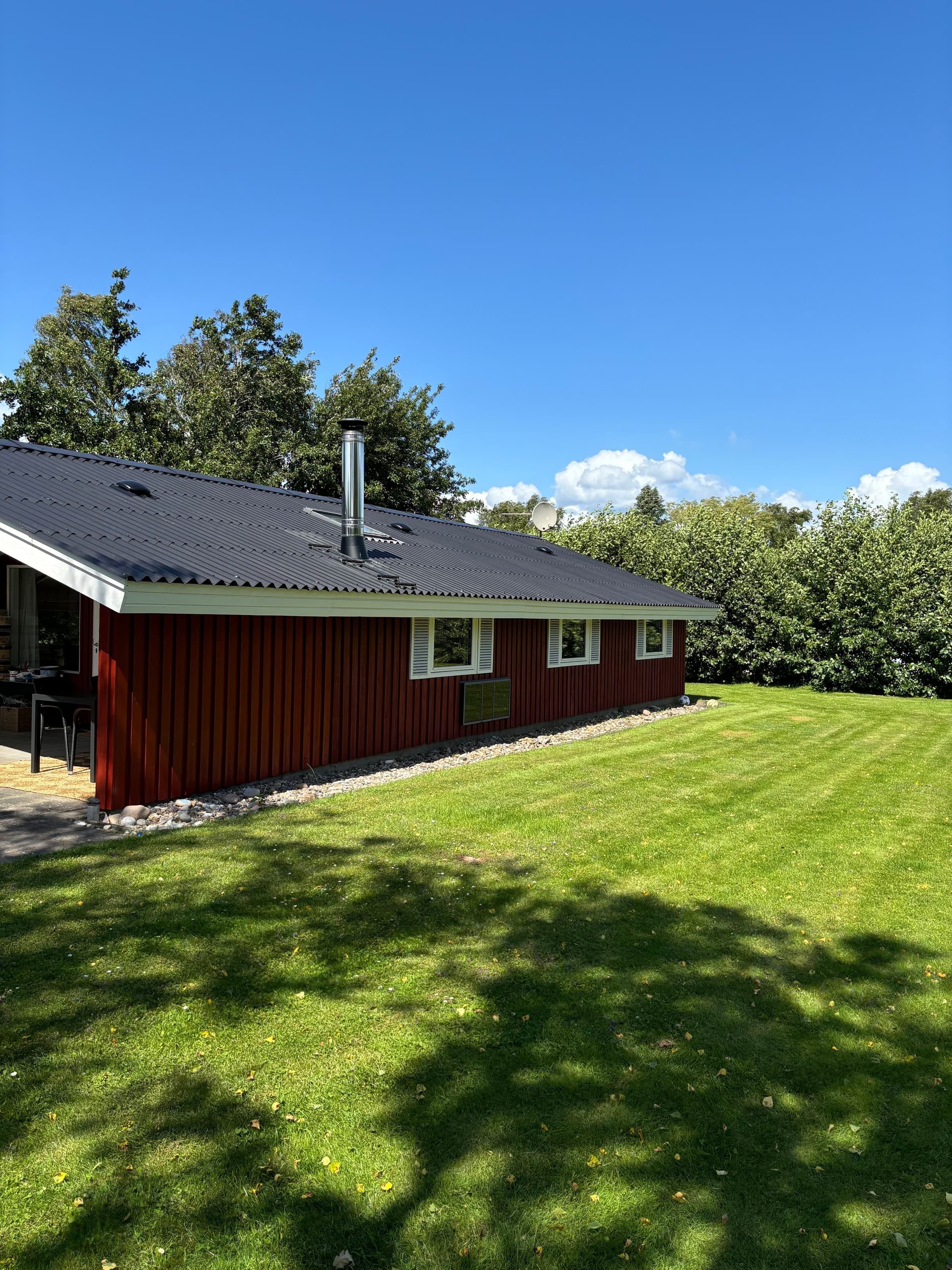 Hyggeligt sommerhus med vildmarksbad nær strand - billede 1
