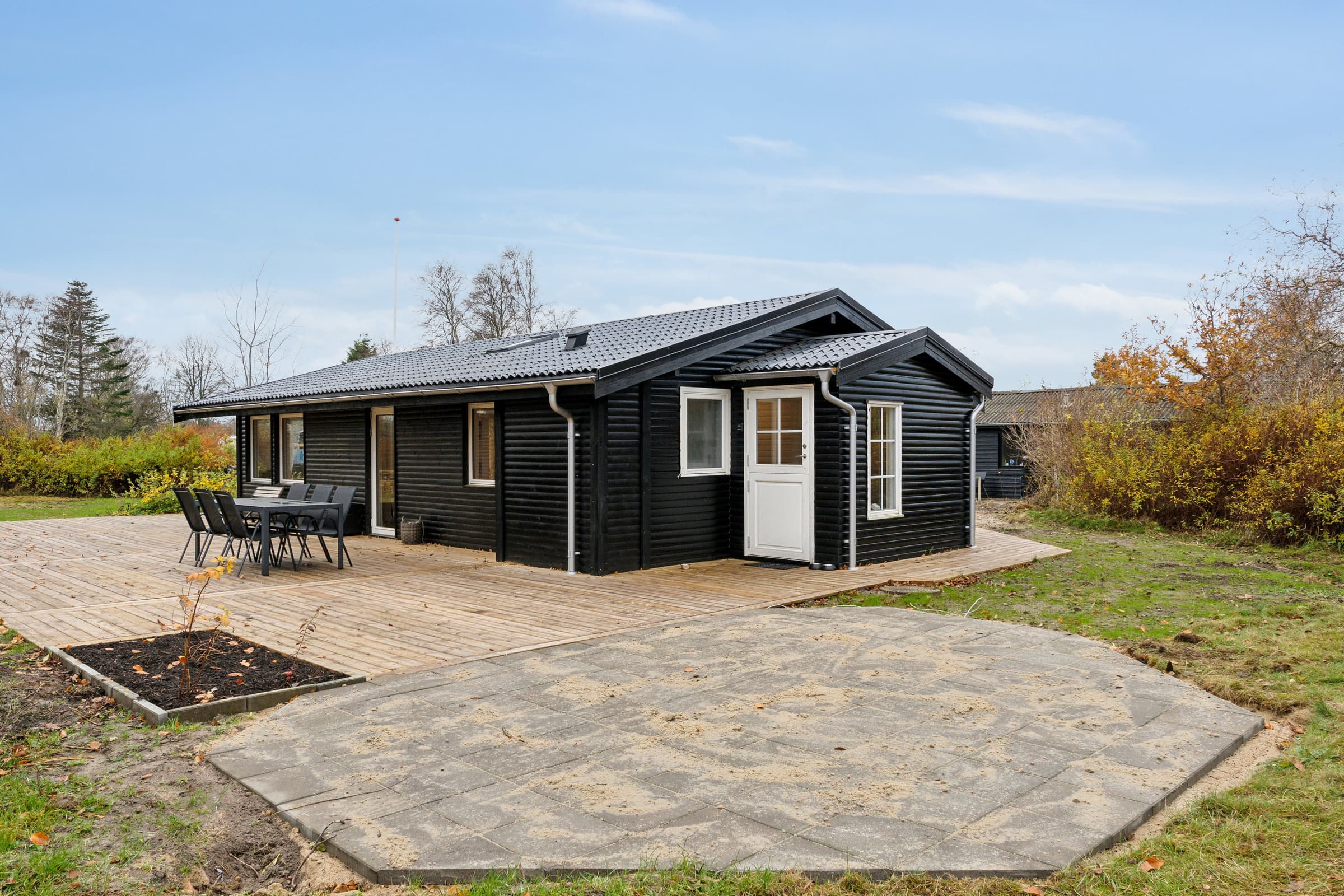 Hyggeligt sommerhus med god beliggenhed - billede 1