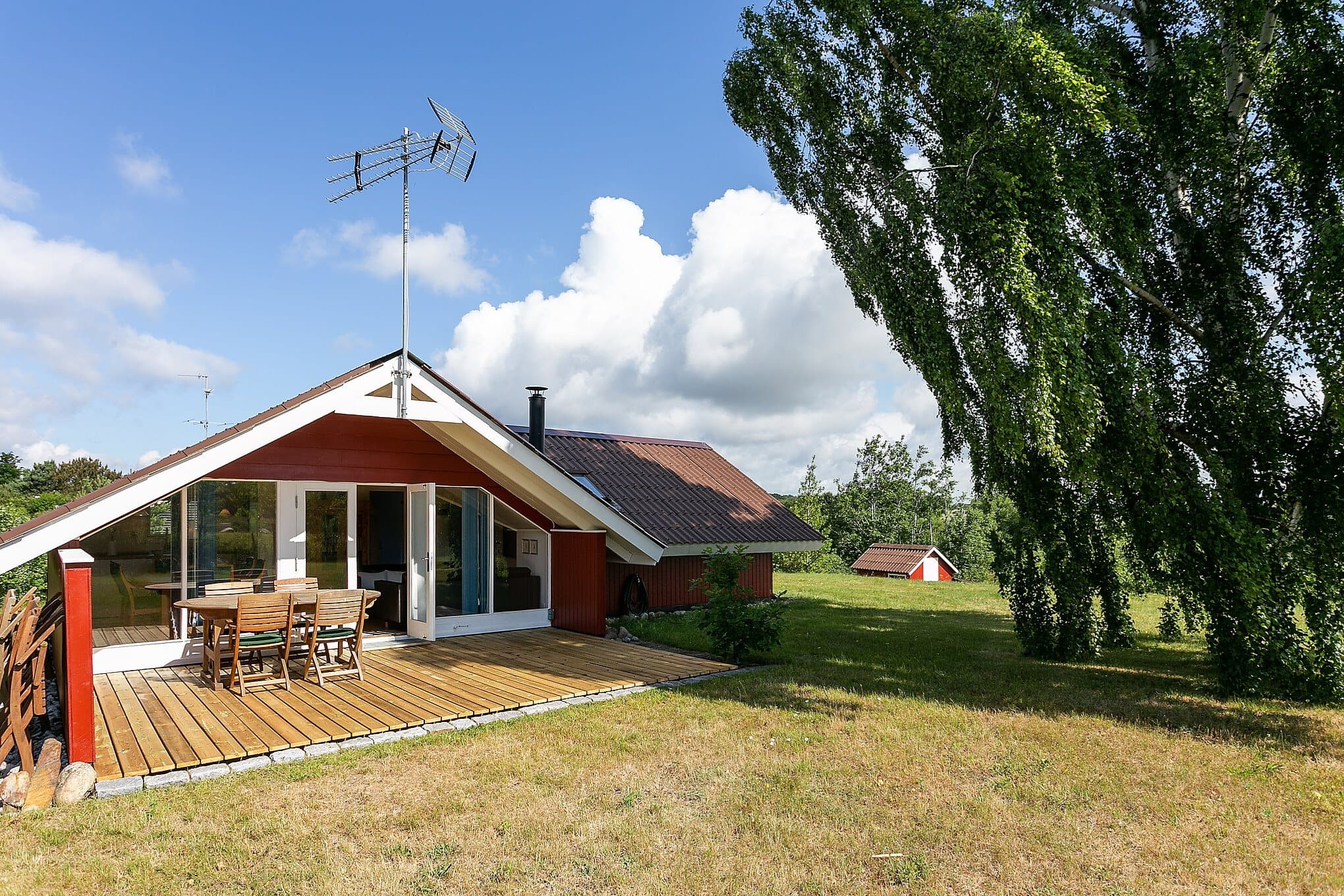 Skønt sommerhus i bynært område - billede 1