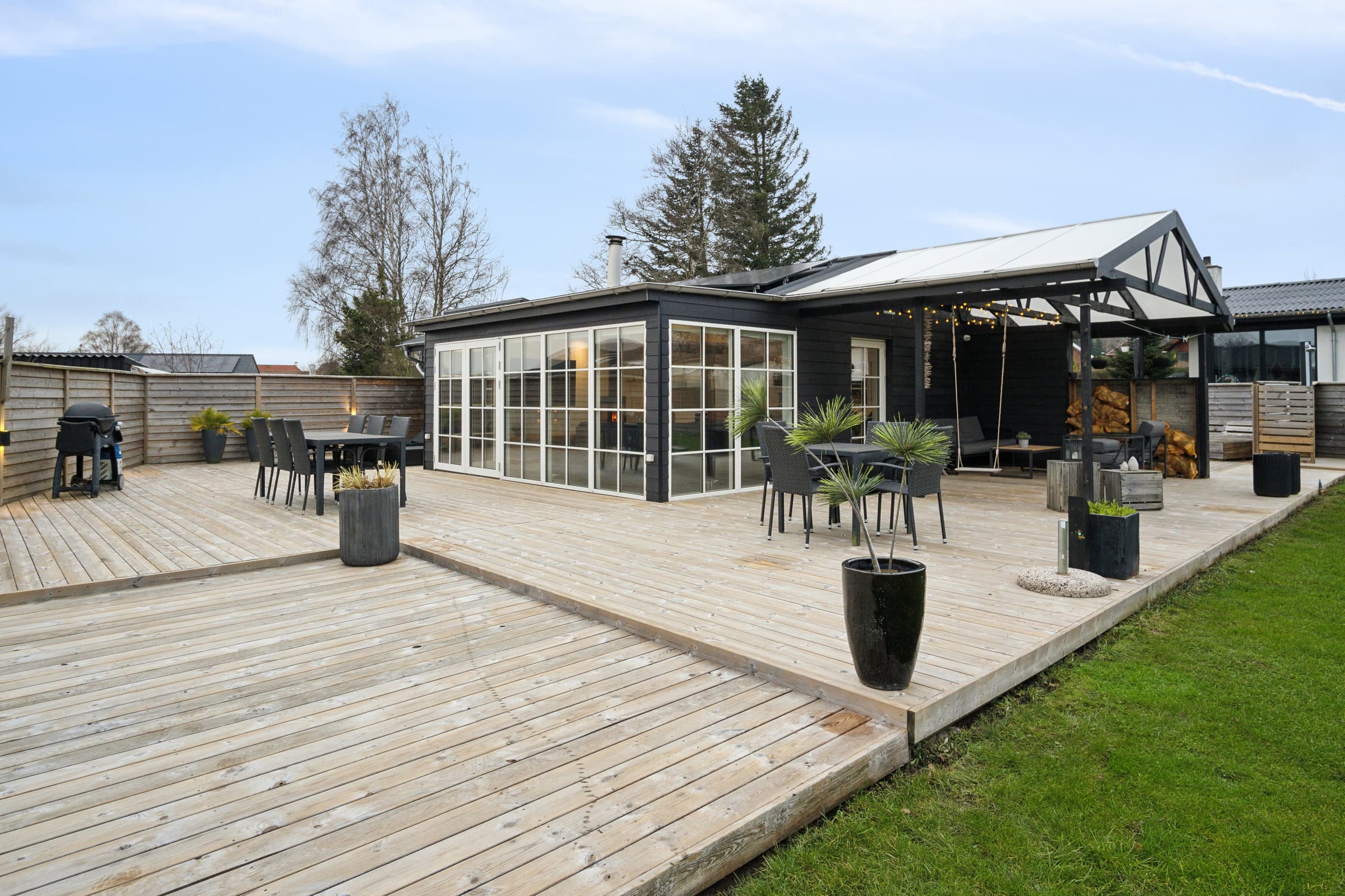 Super hyggeligt sommerhus i nordisk stil i Høll - billede 1