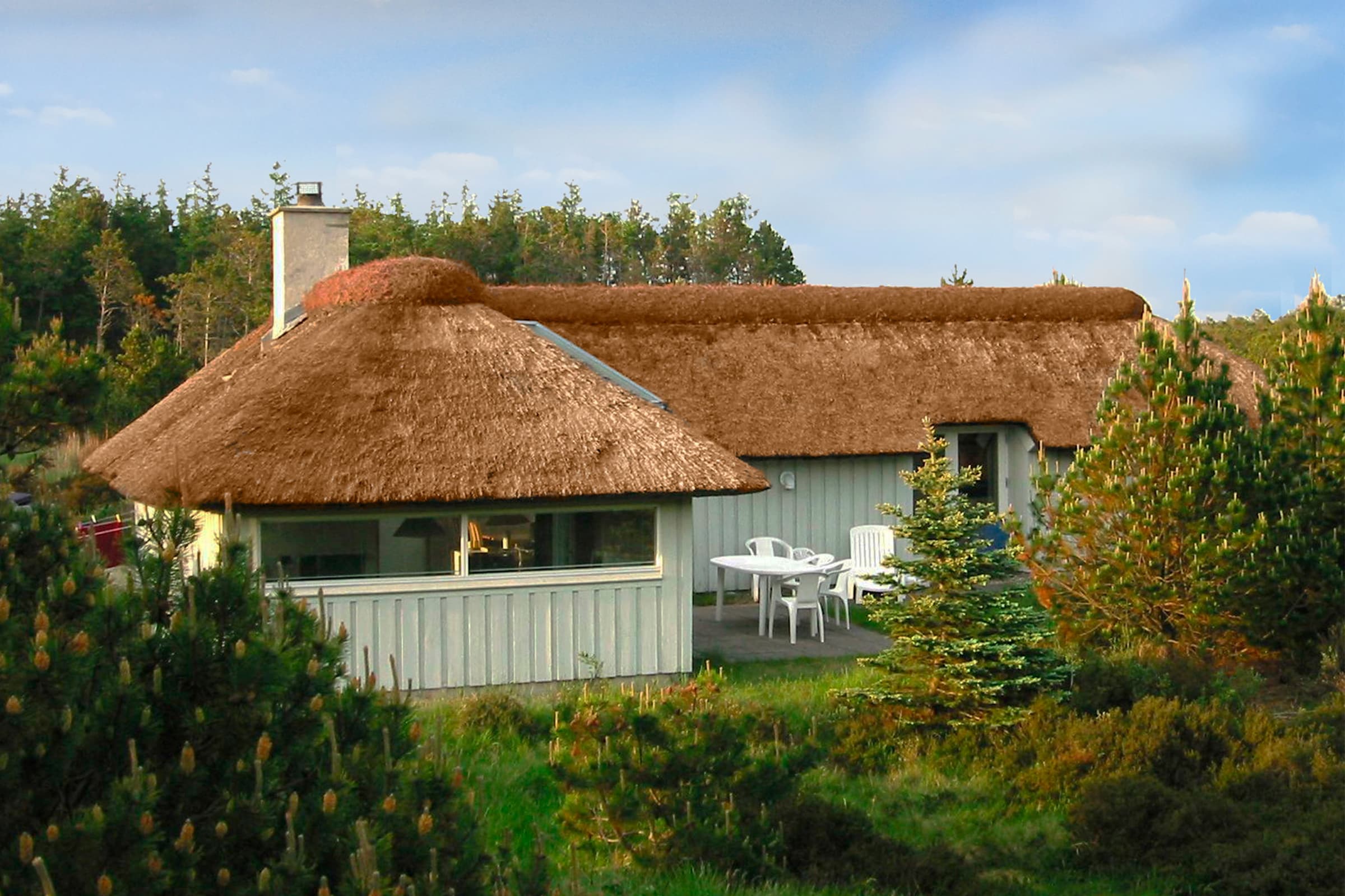 Skønt stråtækt sommerhus i naturskønt område. - billede 1