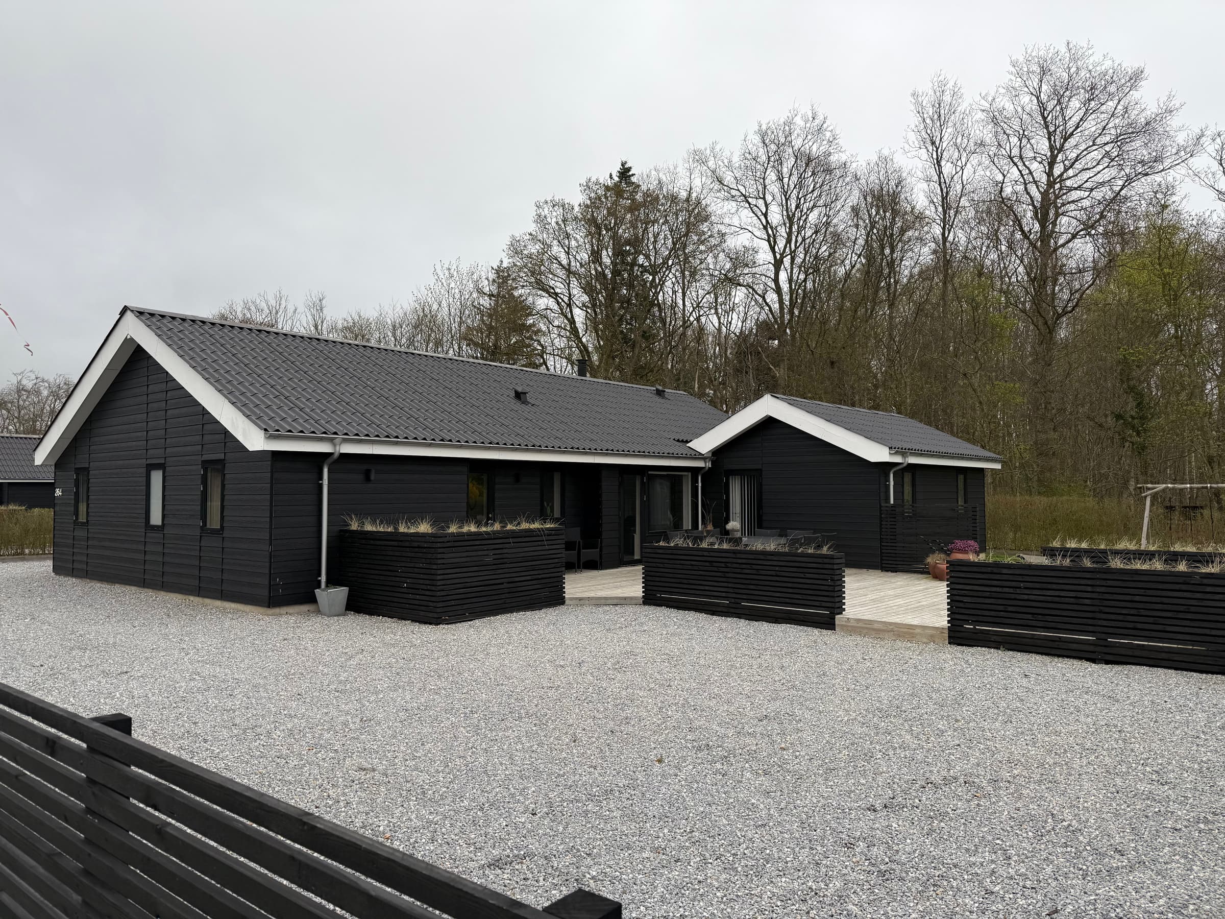 Flot og moderne sommerhus i Pøt med spa og sauna - billede 1