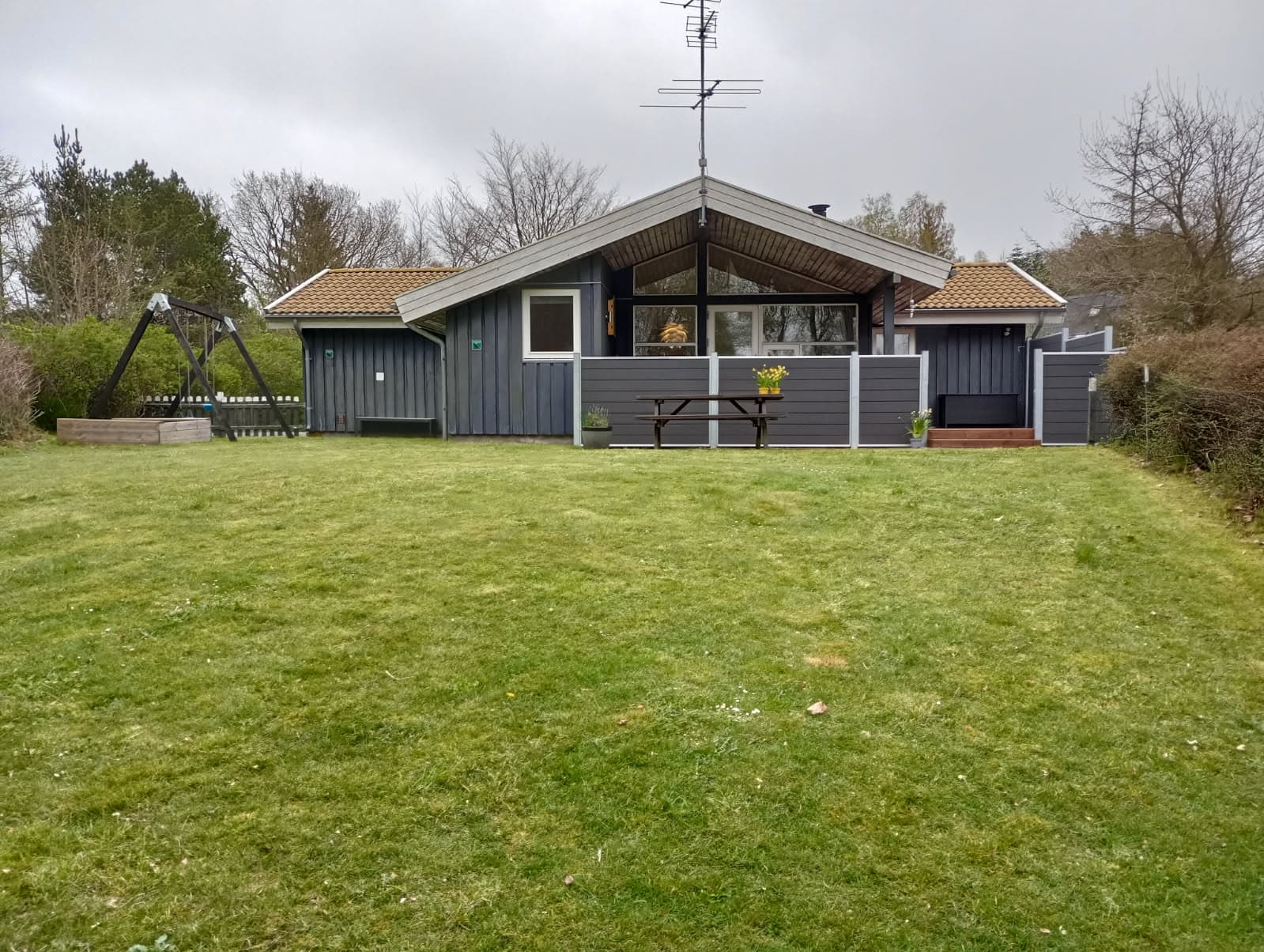 Hyggeligt sommerhus i rolige omgivelser. - billede 1