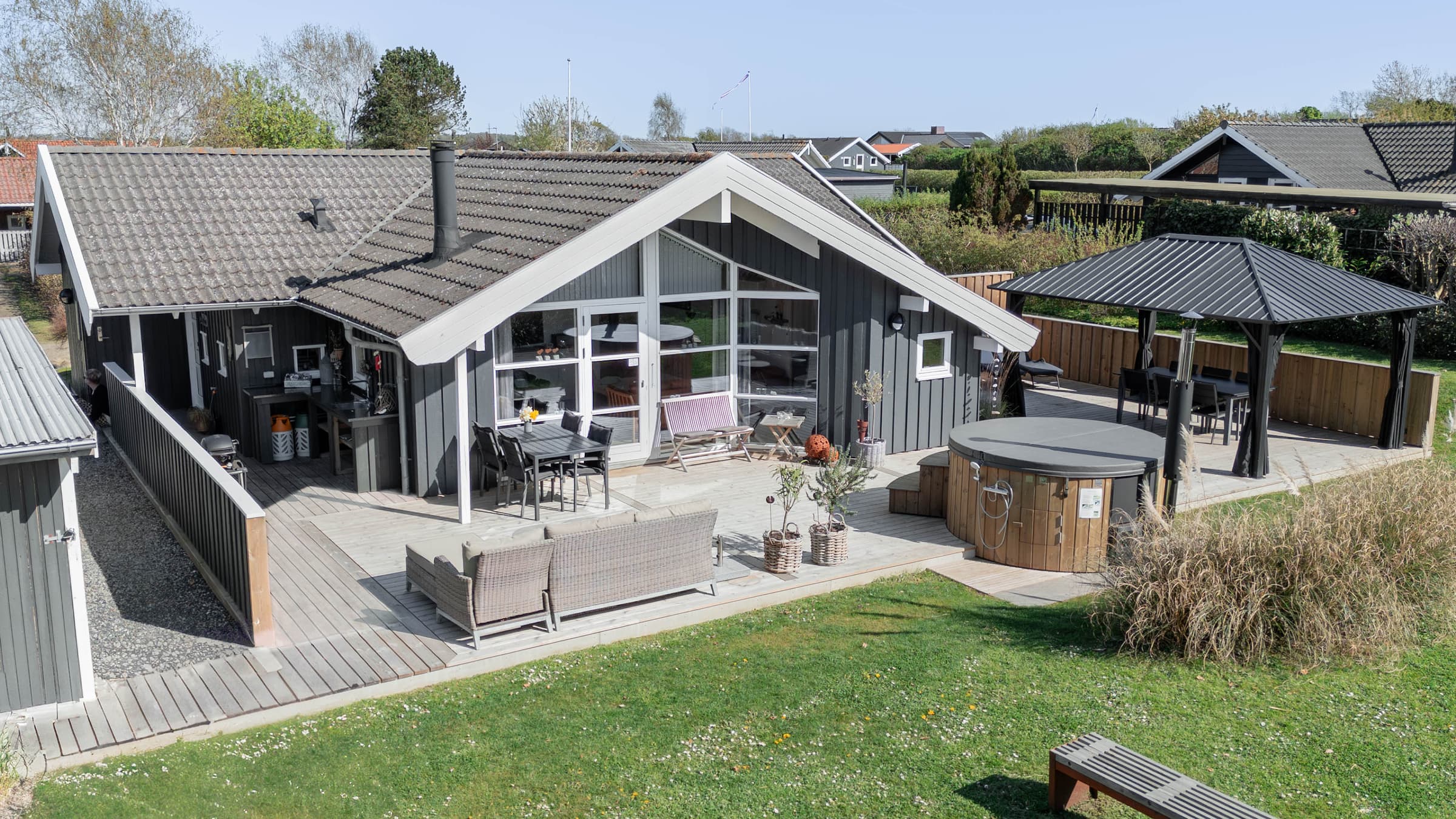 Hyggeligt sommerhus i naturrige omgivelser - billede 1