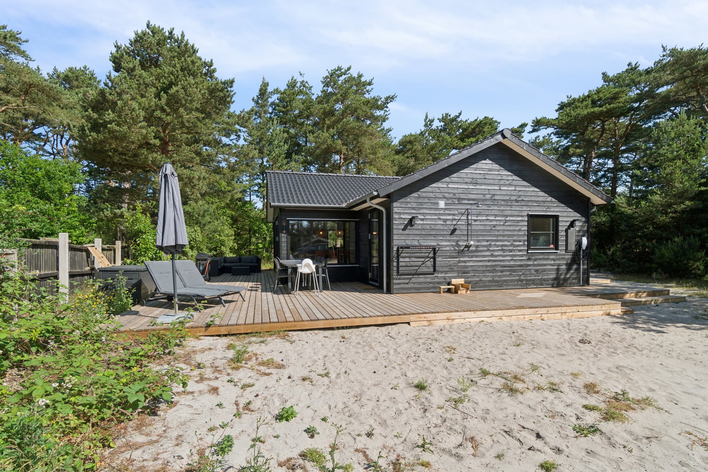 Moderne feriehus nær strand og skøn natur - billede 1