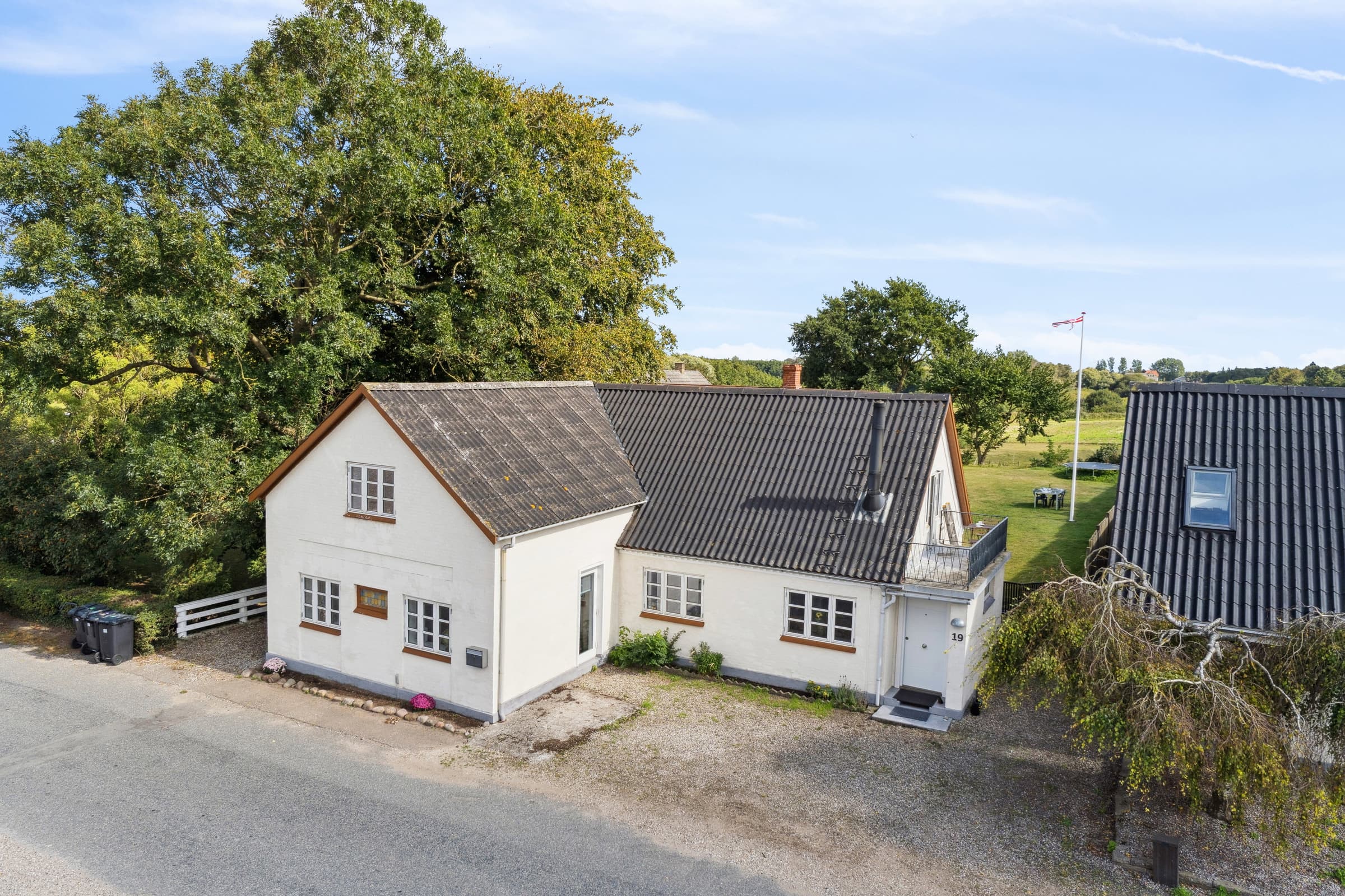 Hyggeligt og moderne hus i rolige omgivelser - billede 1