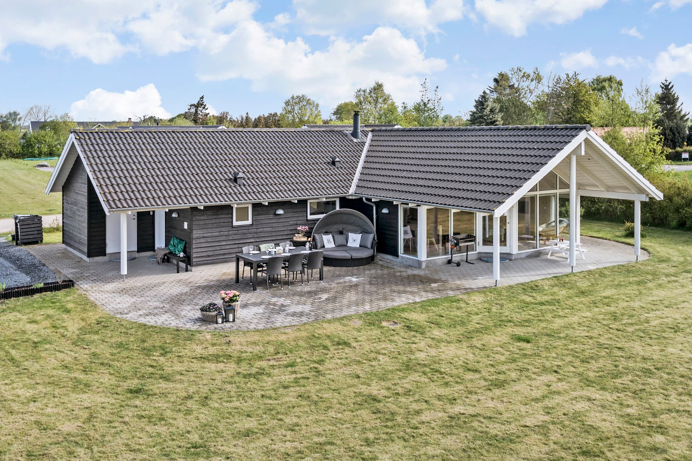 Luksuriøst familievenligt sommerhus med spa - billede 1