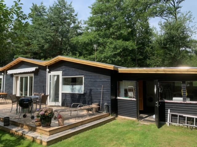 Hyggeligt sommerhus med skøn terrasse - billede 1