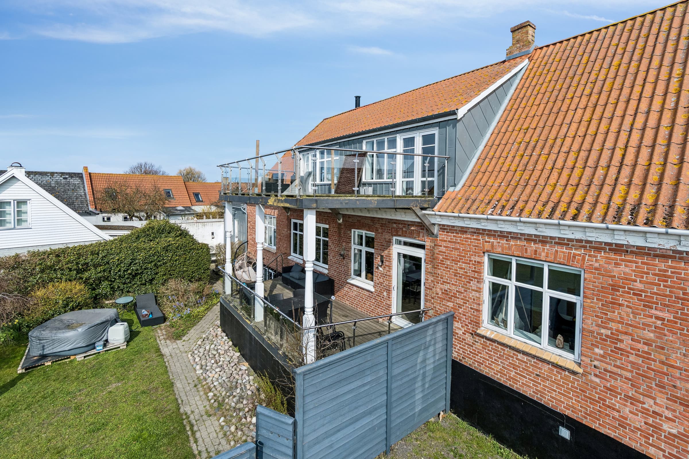 Tæt på havet: lys lejlighed i Arnager - billede 1
