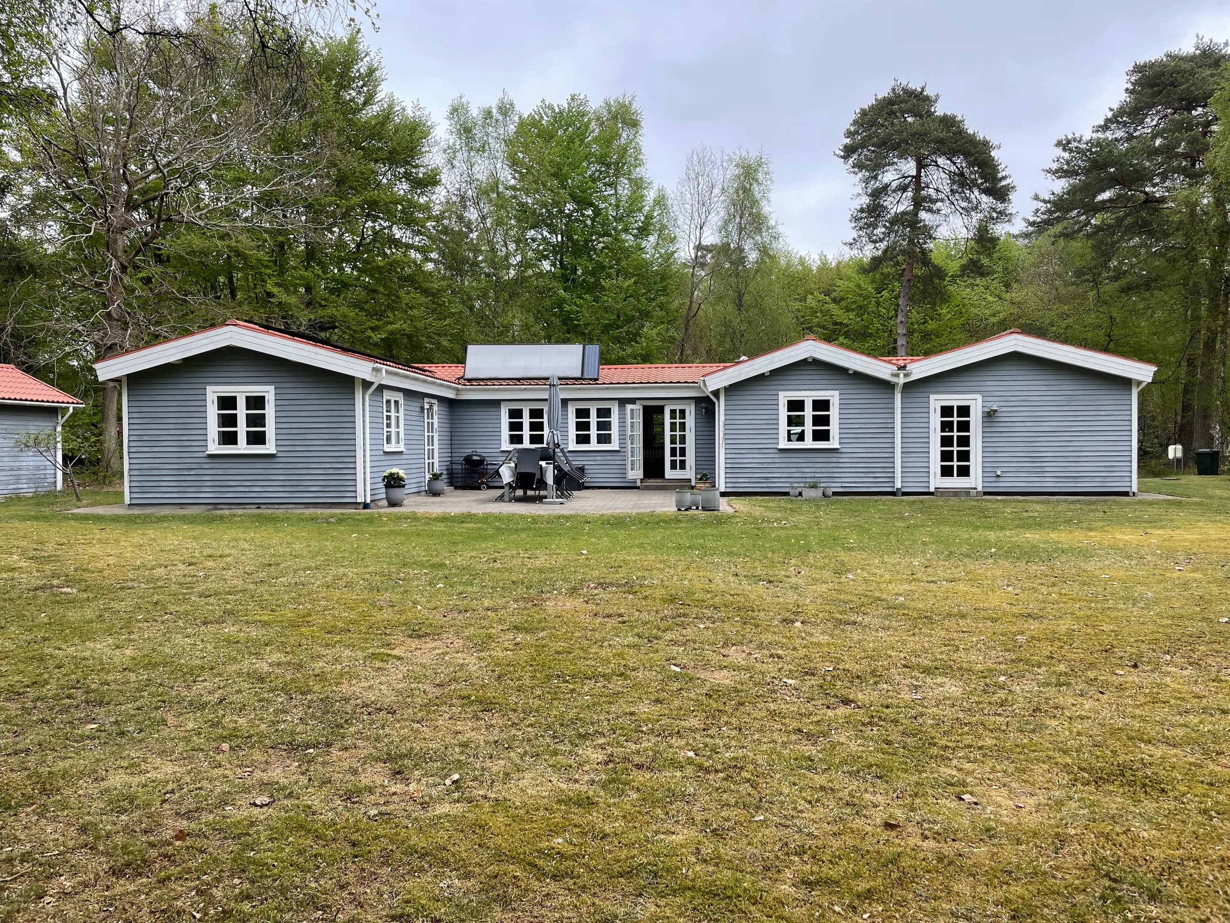Feriehus i gå-afstand til indkøb og restaurant - billede 1