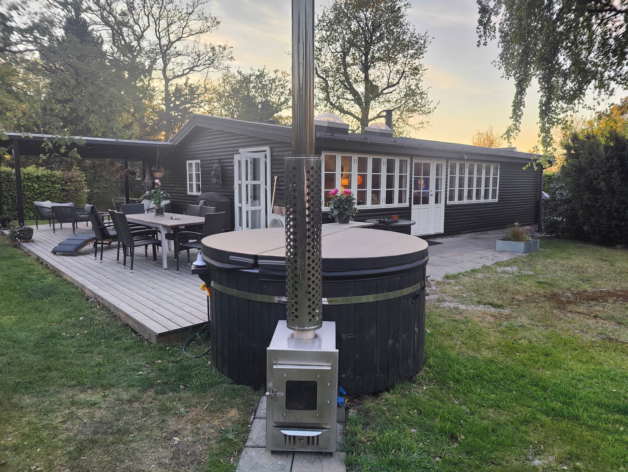 Charmerende sommerhus tæt på strand - billede 1