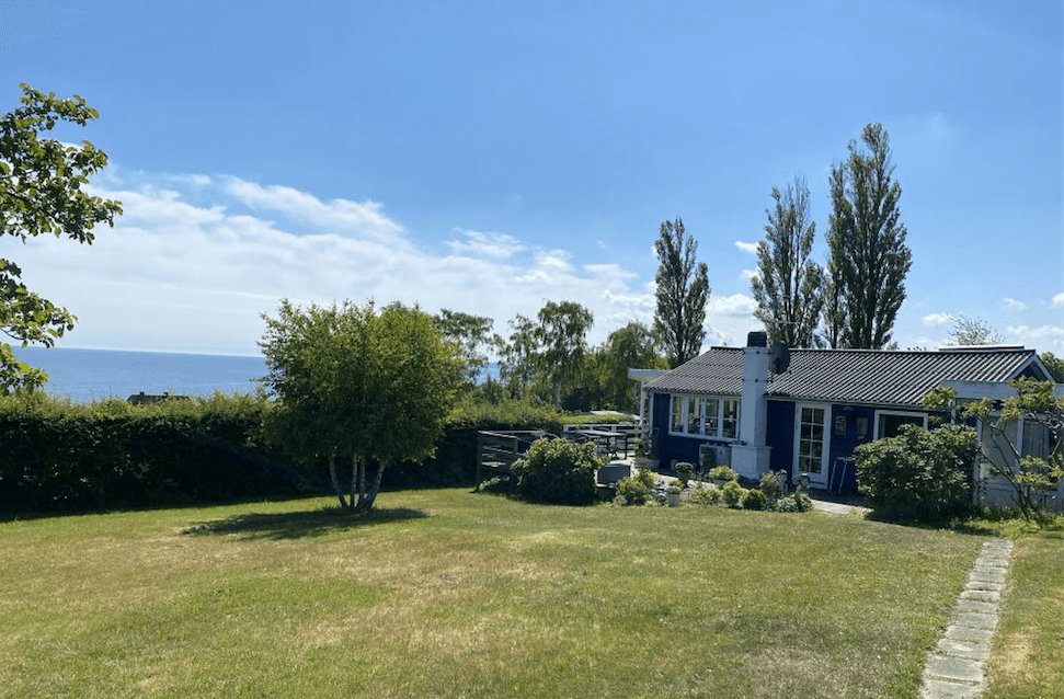 Smukt sommerhus på Bornholm med havudsigt - billede 1