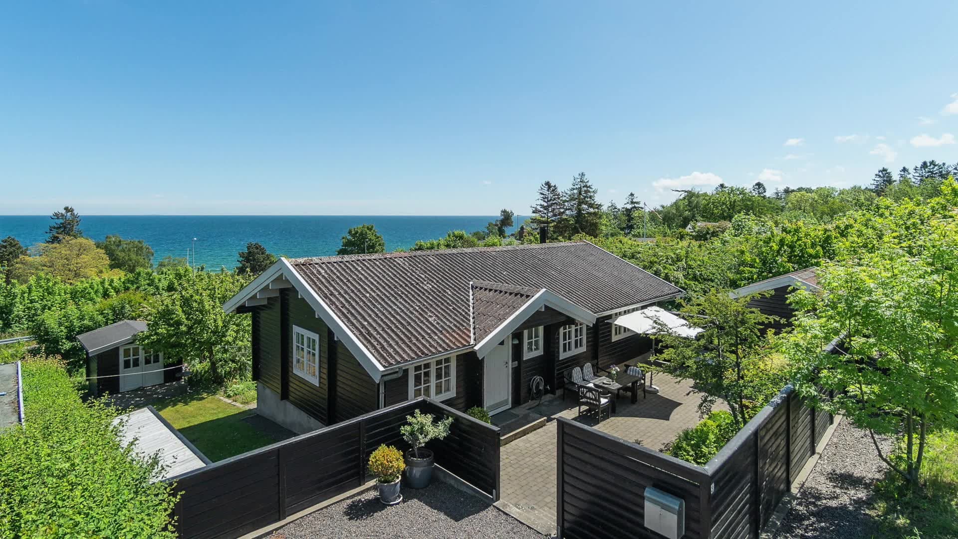 Sommerhus med havudsigt på smukke Bornholm - billede 1