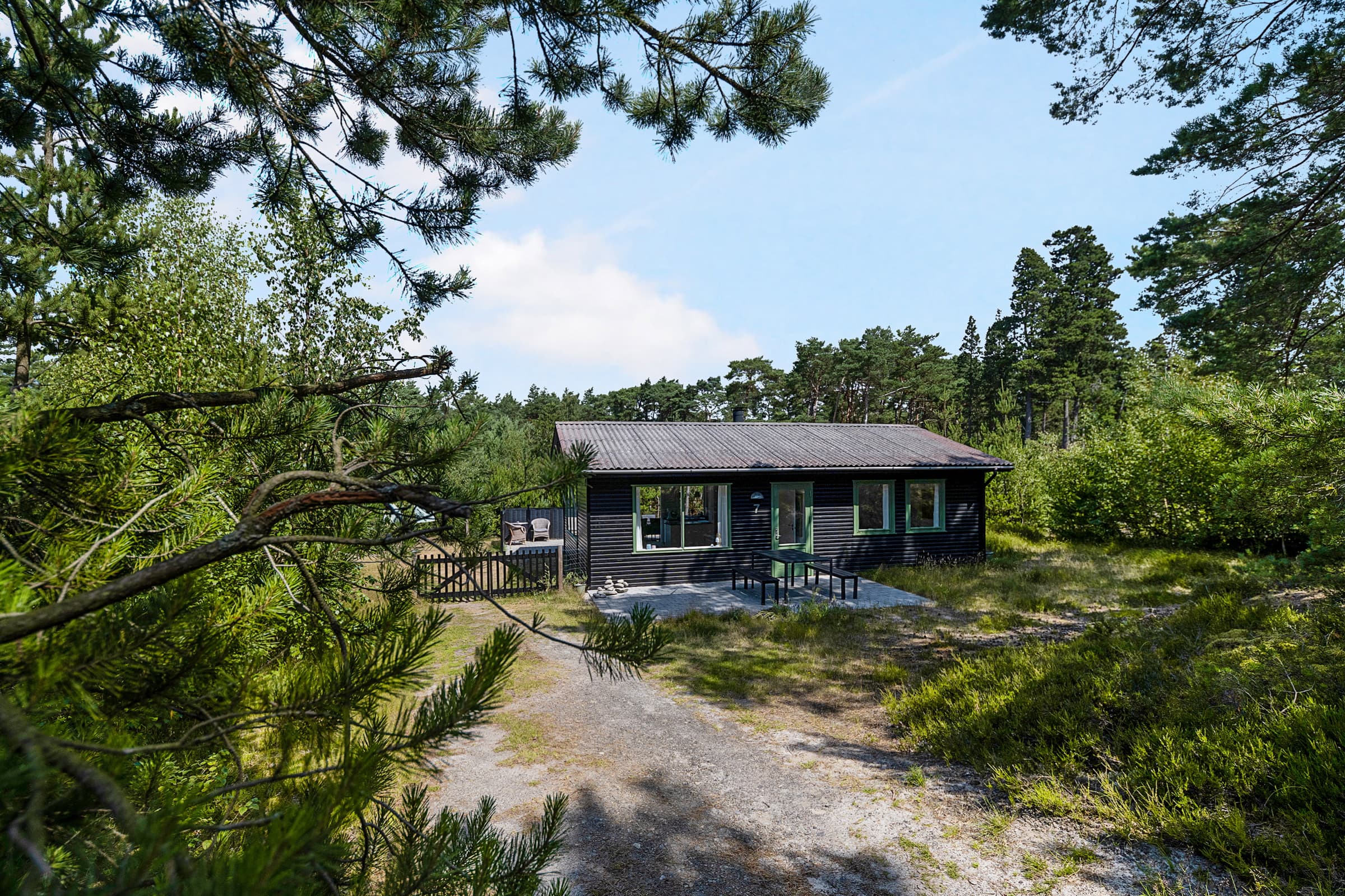 Naturskønt sommerhus nær skov og strand - billede 1