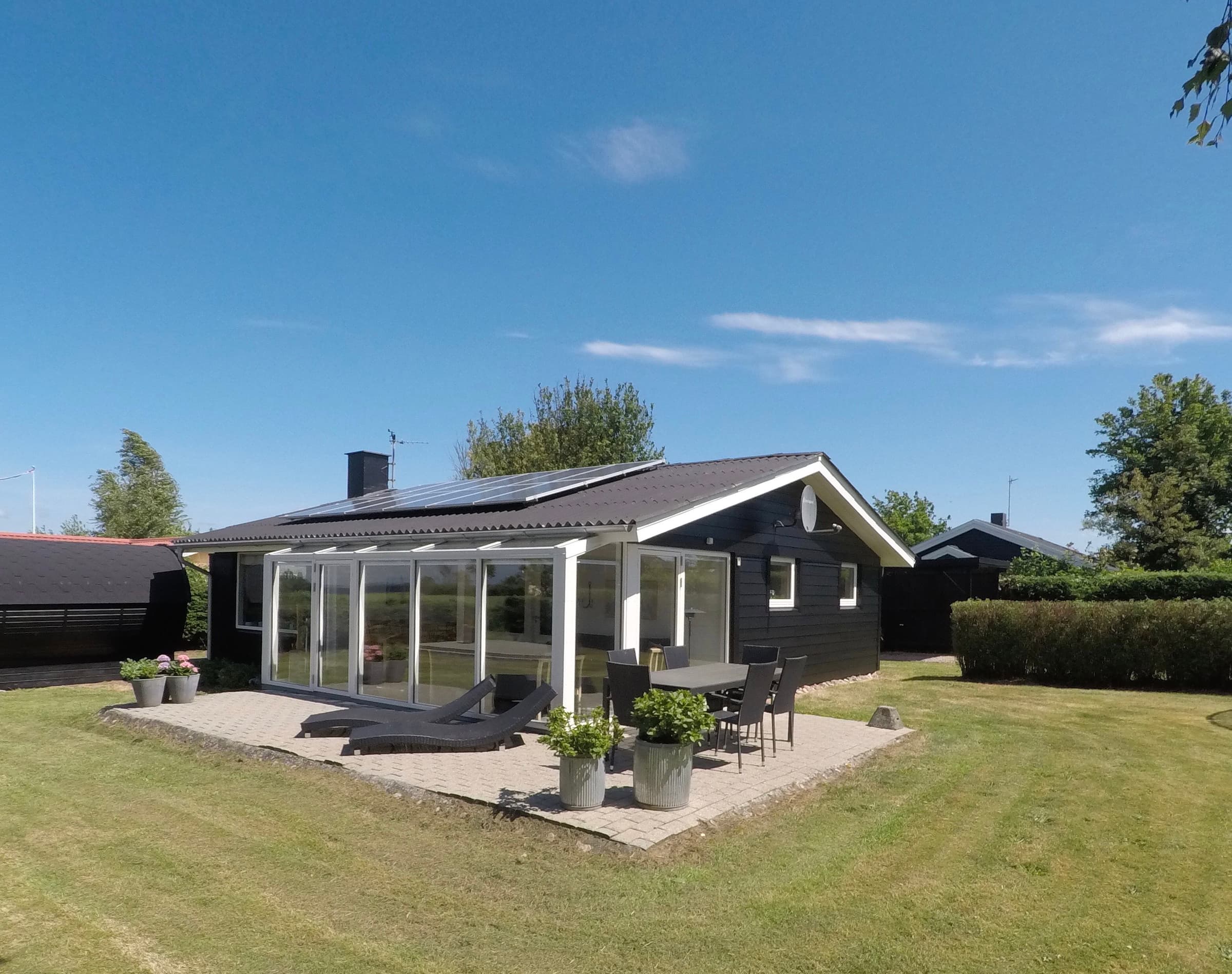 Lækkert sommerhus med sauna og kig til Østersøen - billede 1
