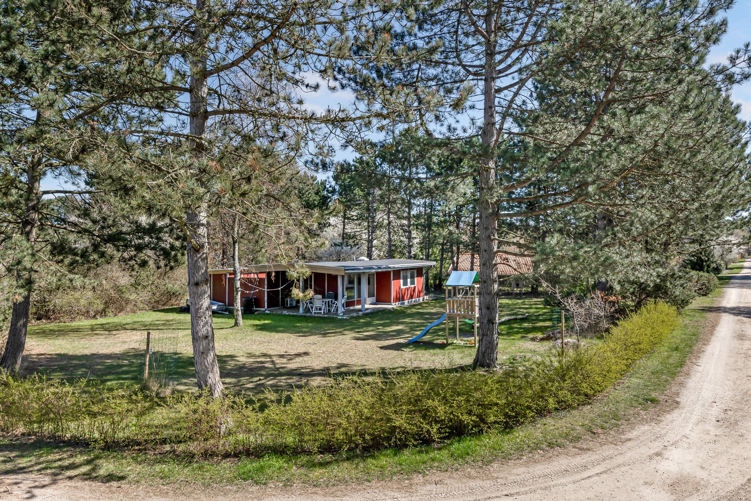 Familievenligt sommerhus tæt på vandet - billede 1