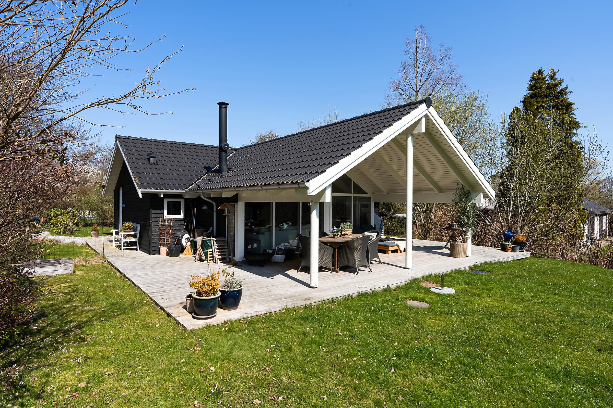 Dejligt sommerhus i gåafstand til vandet - billede 1