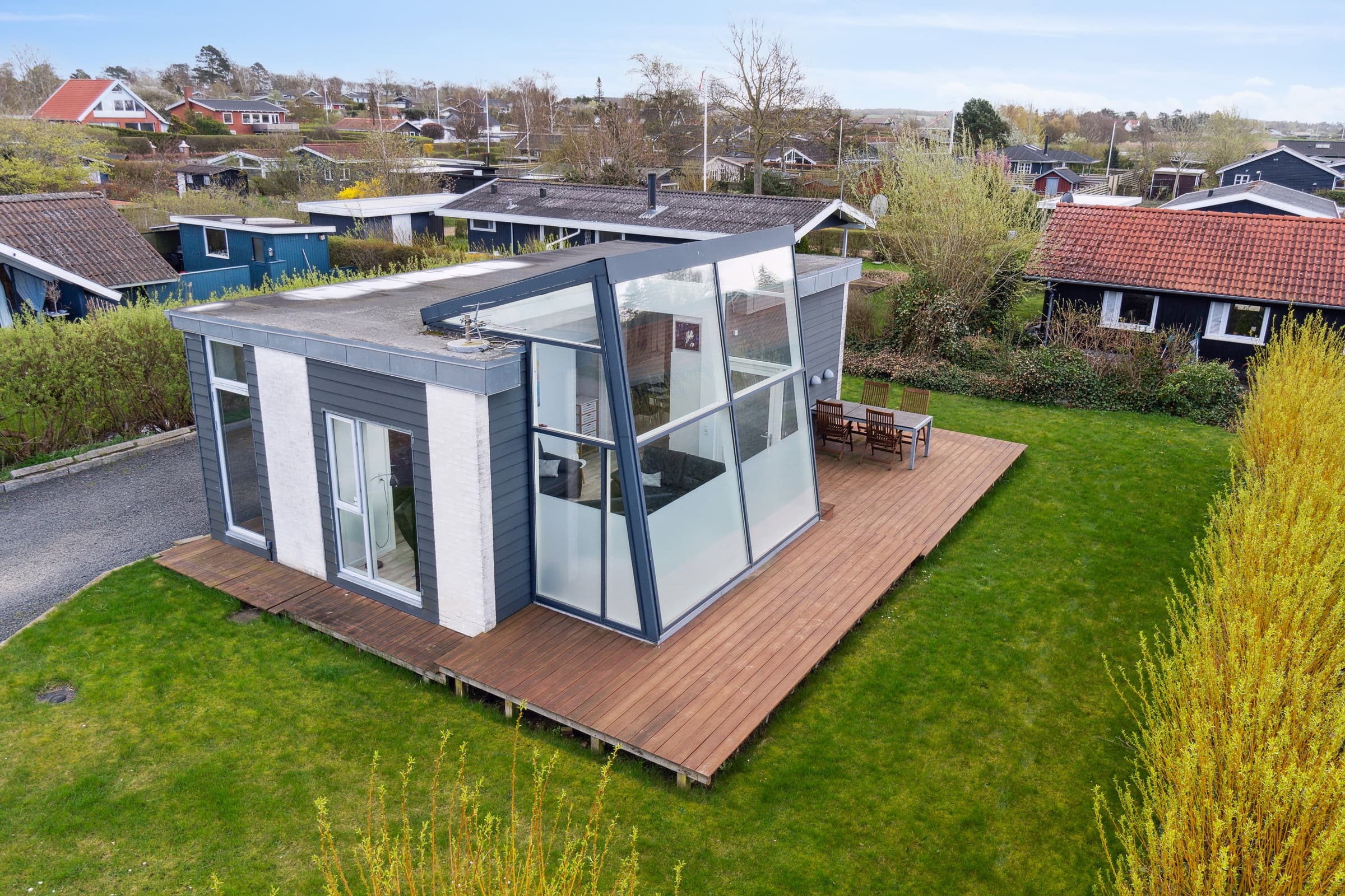 Moderne sommerhus med fantastisk lysindfald - billede 1
