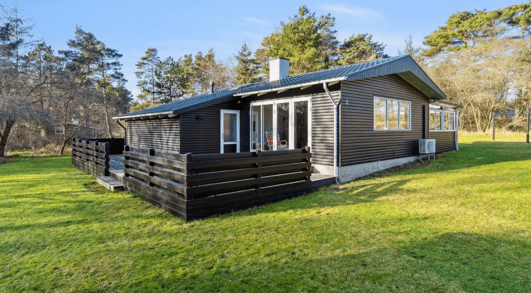 Nyd Ægte Bornholmer-stemning i dejligt Sommerhus - billede 1