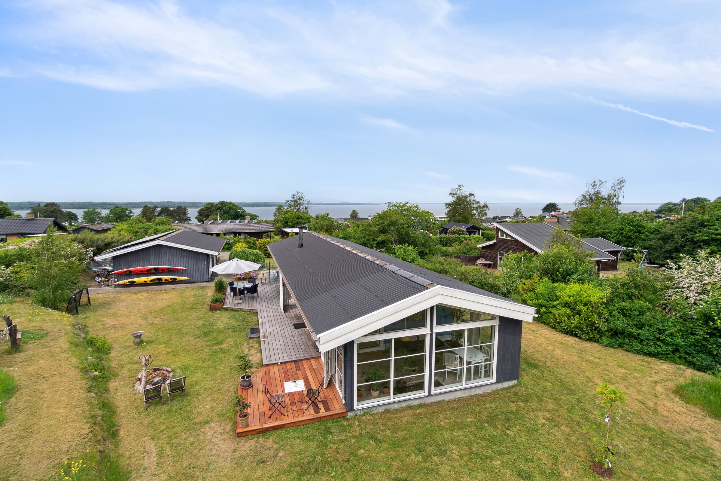 Skønt og stort sommerhus nær ved Roskilde Fjord - billede 1