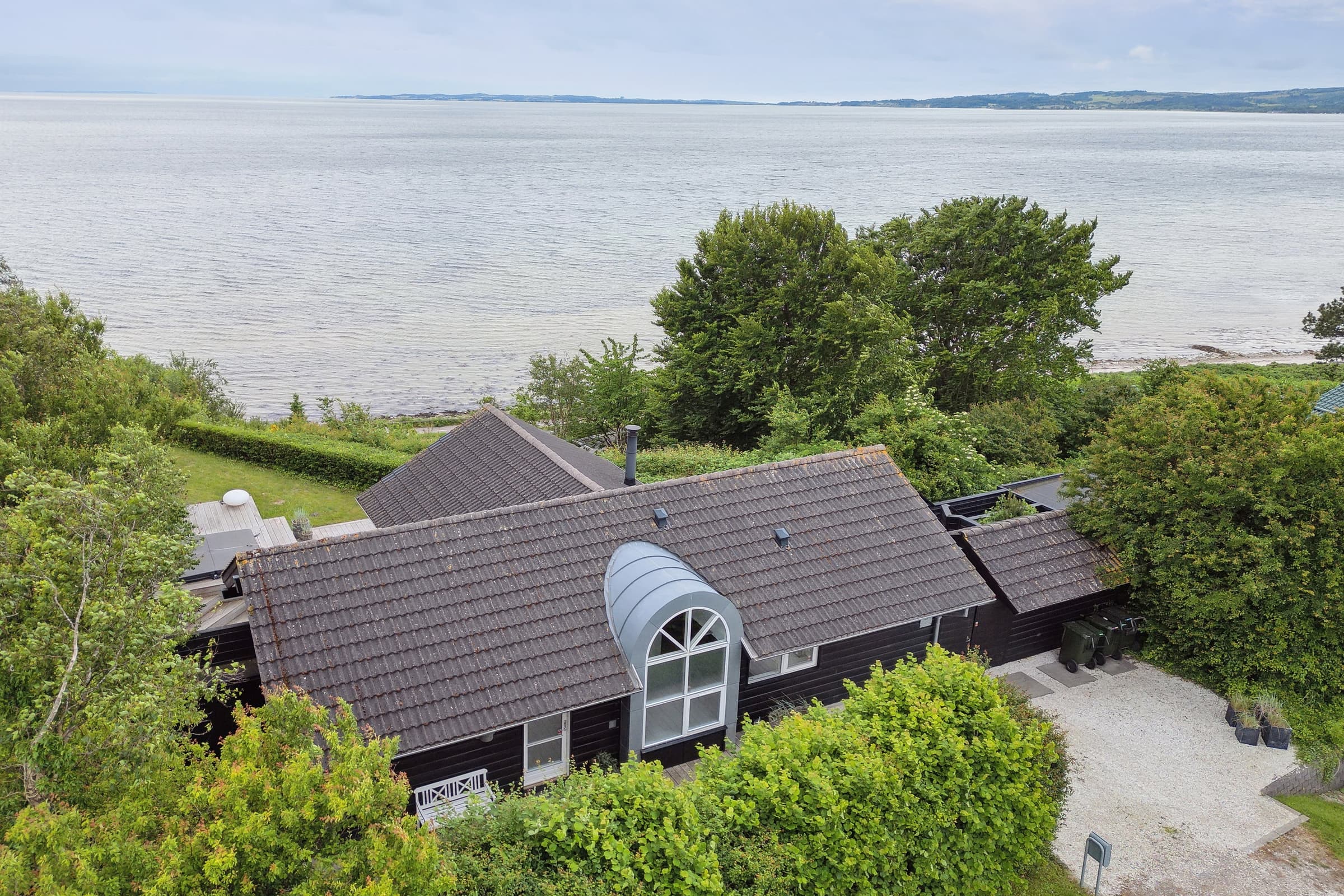 Lækkert sommerhus med panoramaudsigt og udespa - billede 1