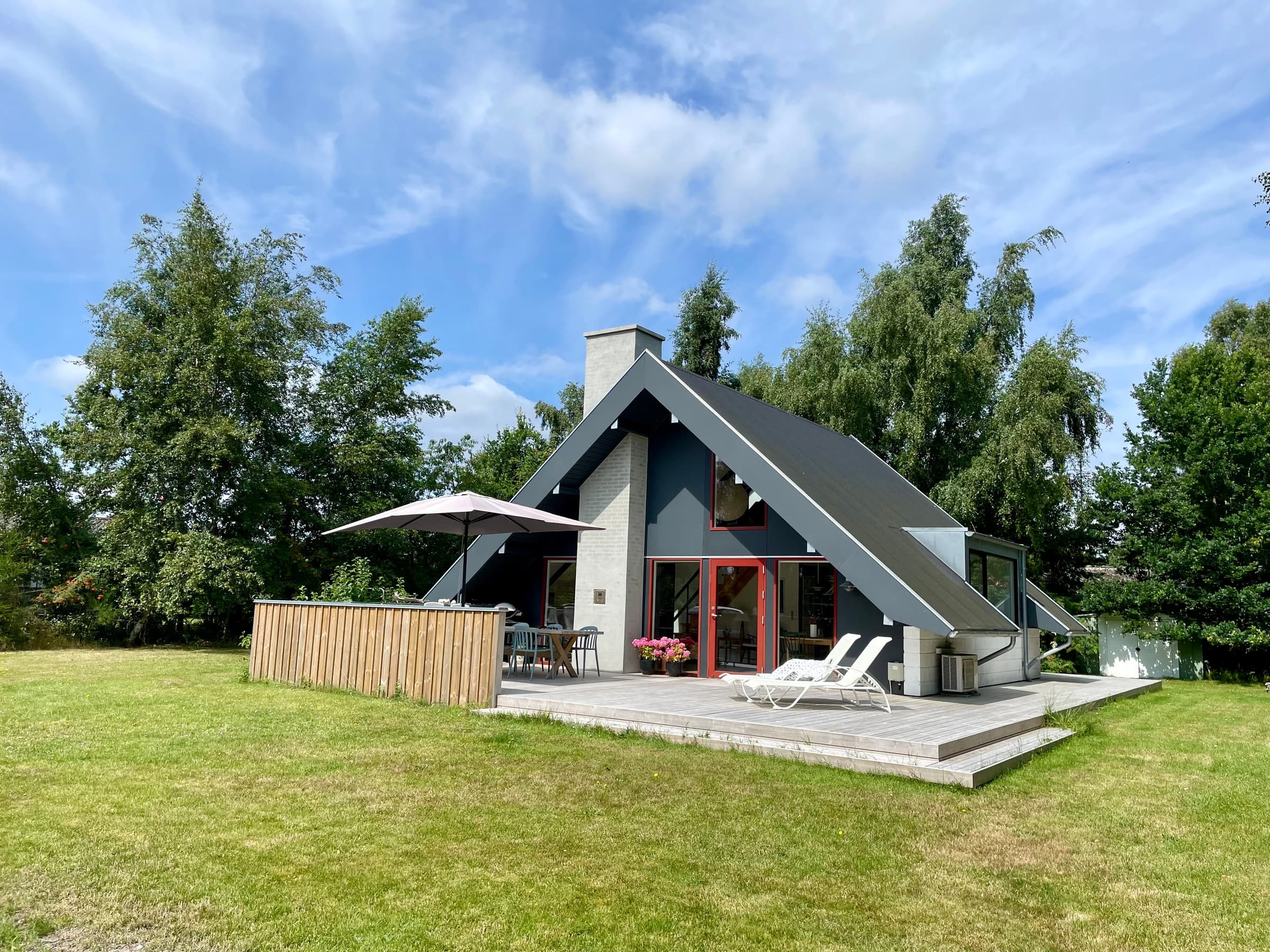 Hyggeligt, originalt feriehus - tæt på stranden - billede 1