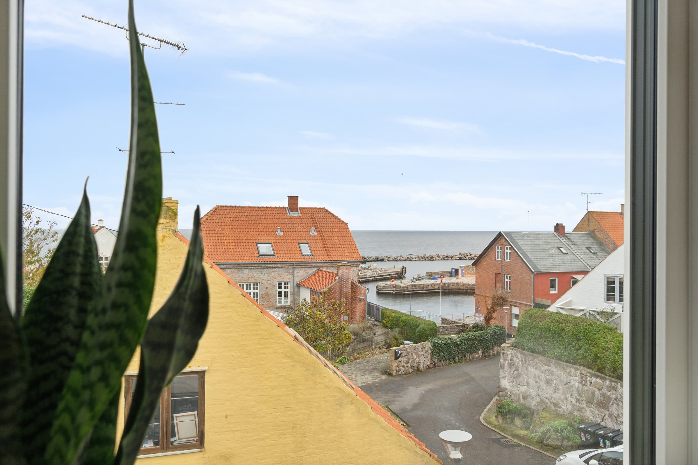 Havnær ferielejlighed med terrasse og cykelskur - billede 1
