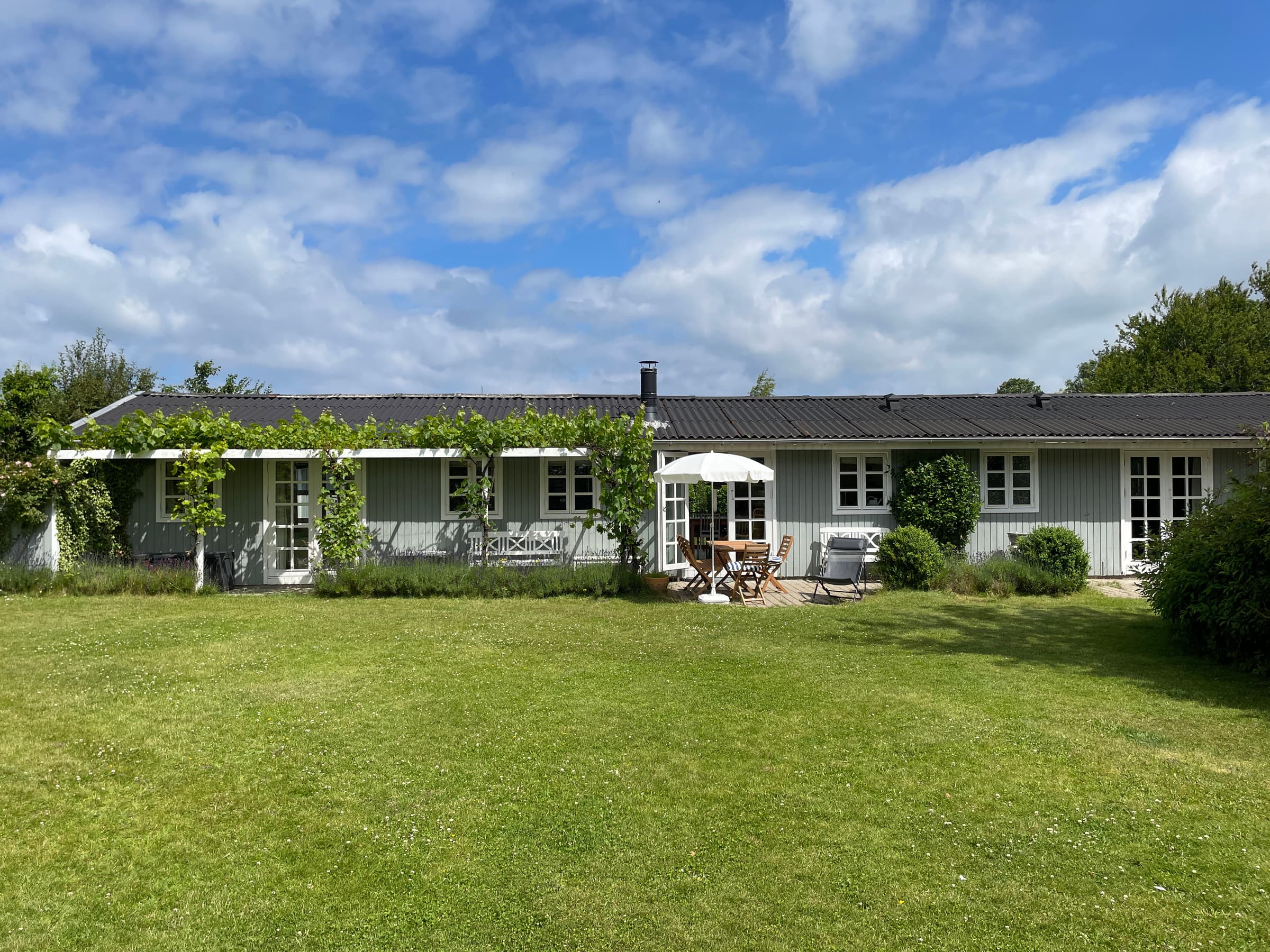 Idyllisk sommerhus på Orø - billede 1