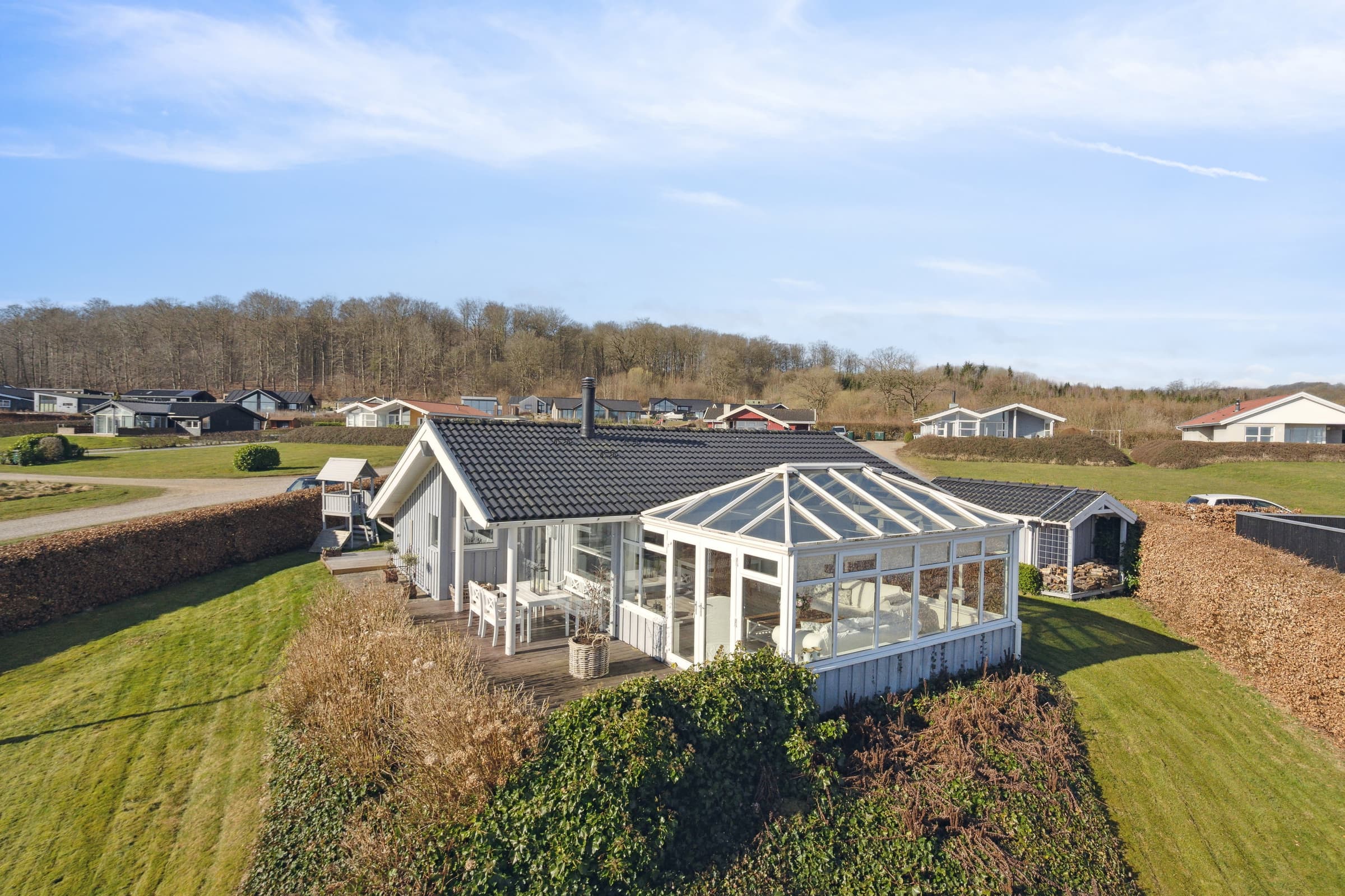 Dejligt sommerhus med havudsigt - billede 1