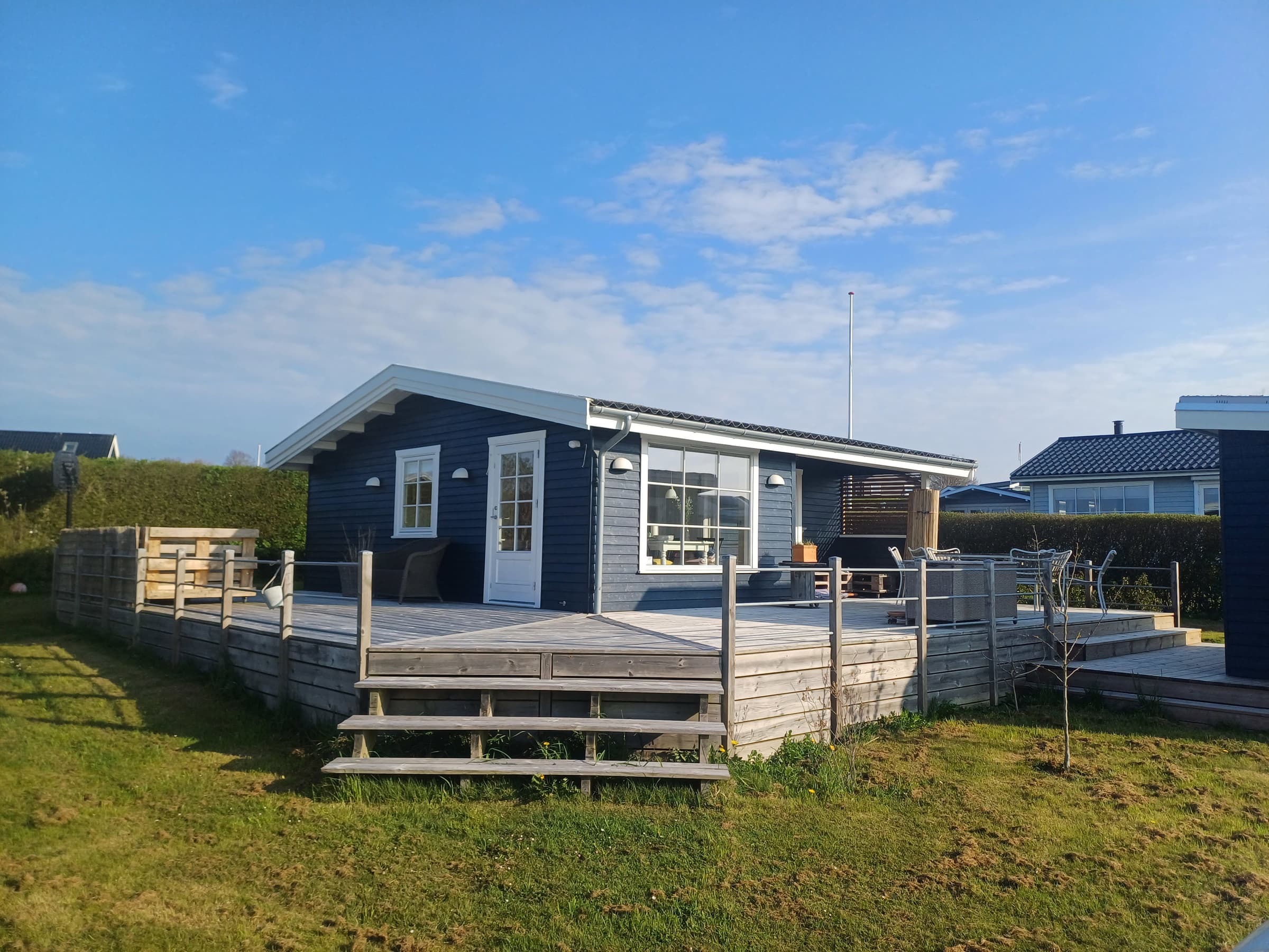 Skønt sommerhus tæt på vandet - billede 1