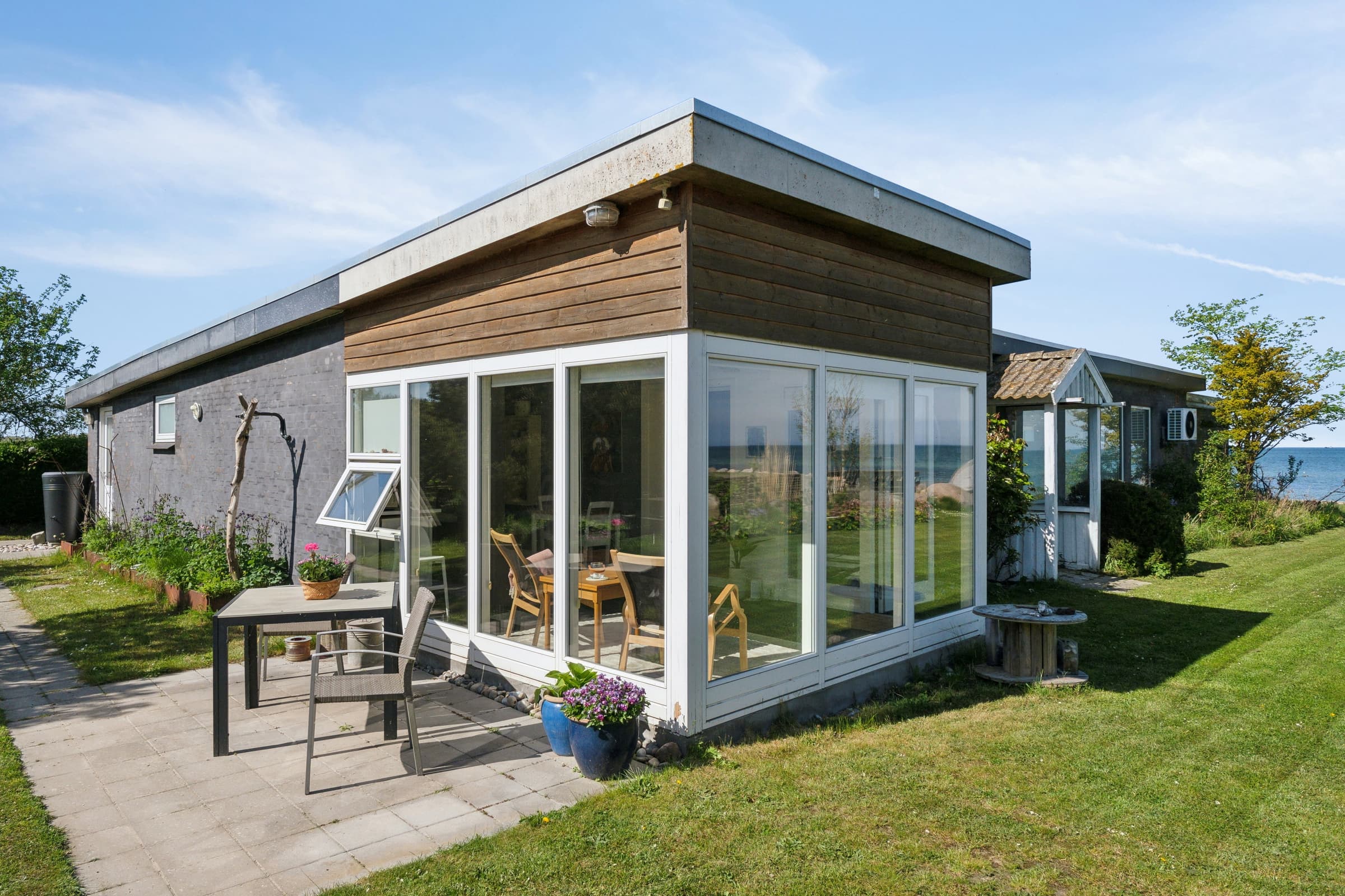 Feriehus med Privat Strand og Havudsigt - billede 1
