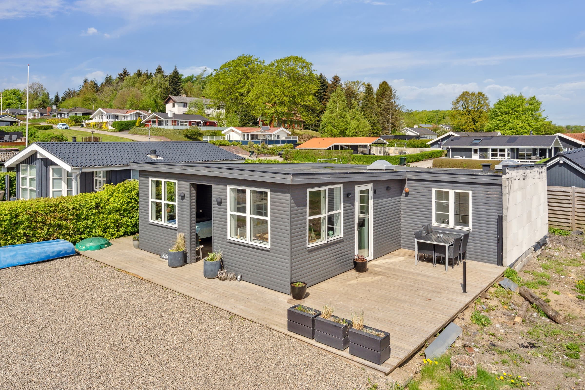 Dejligt lyst sommerhus med havudsigt - billede 1