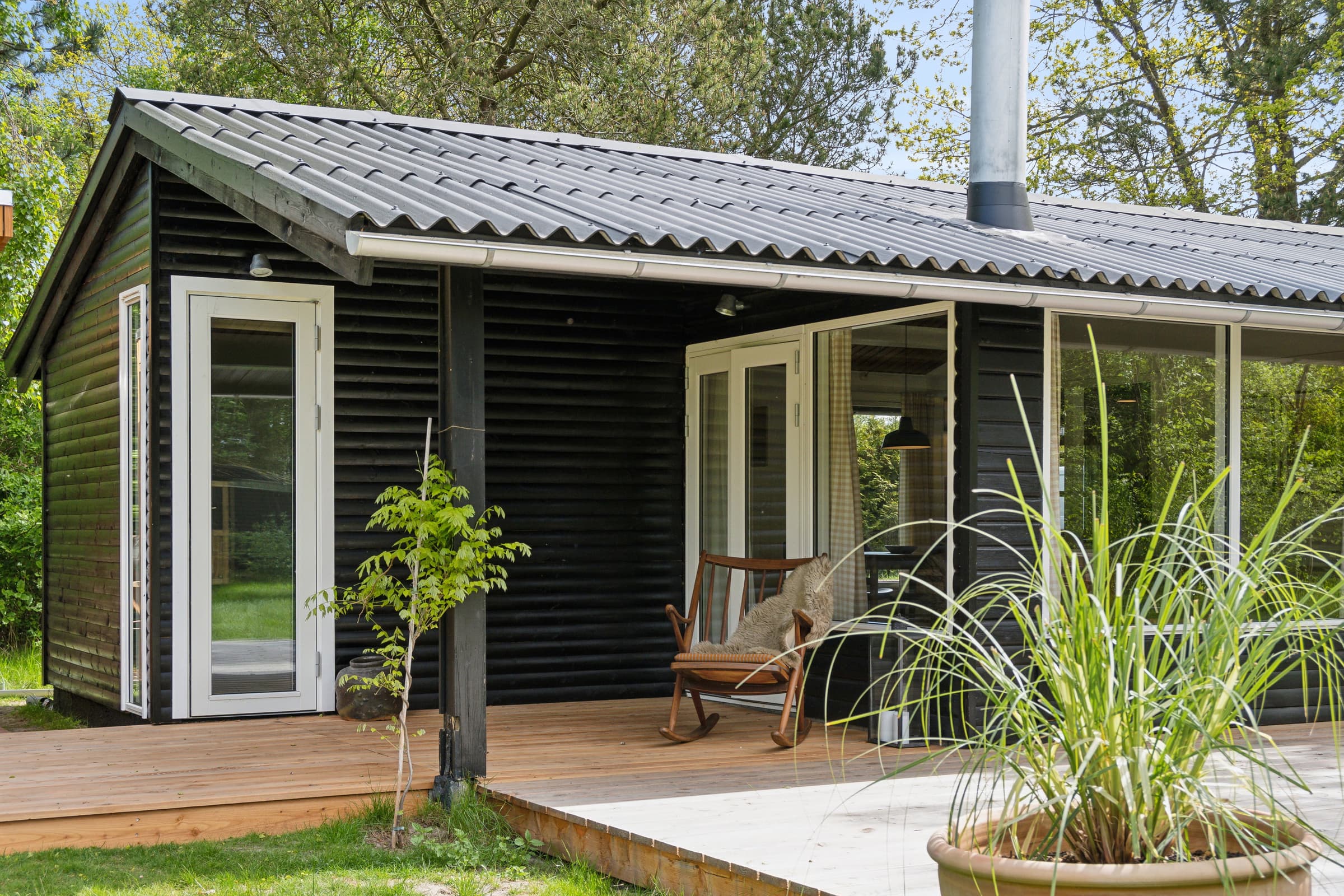 Hyggeligt sommerhus med vildmarksbad og sauna - billede 1