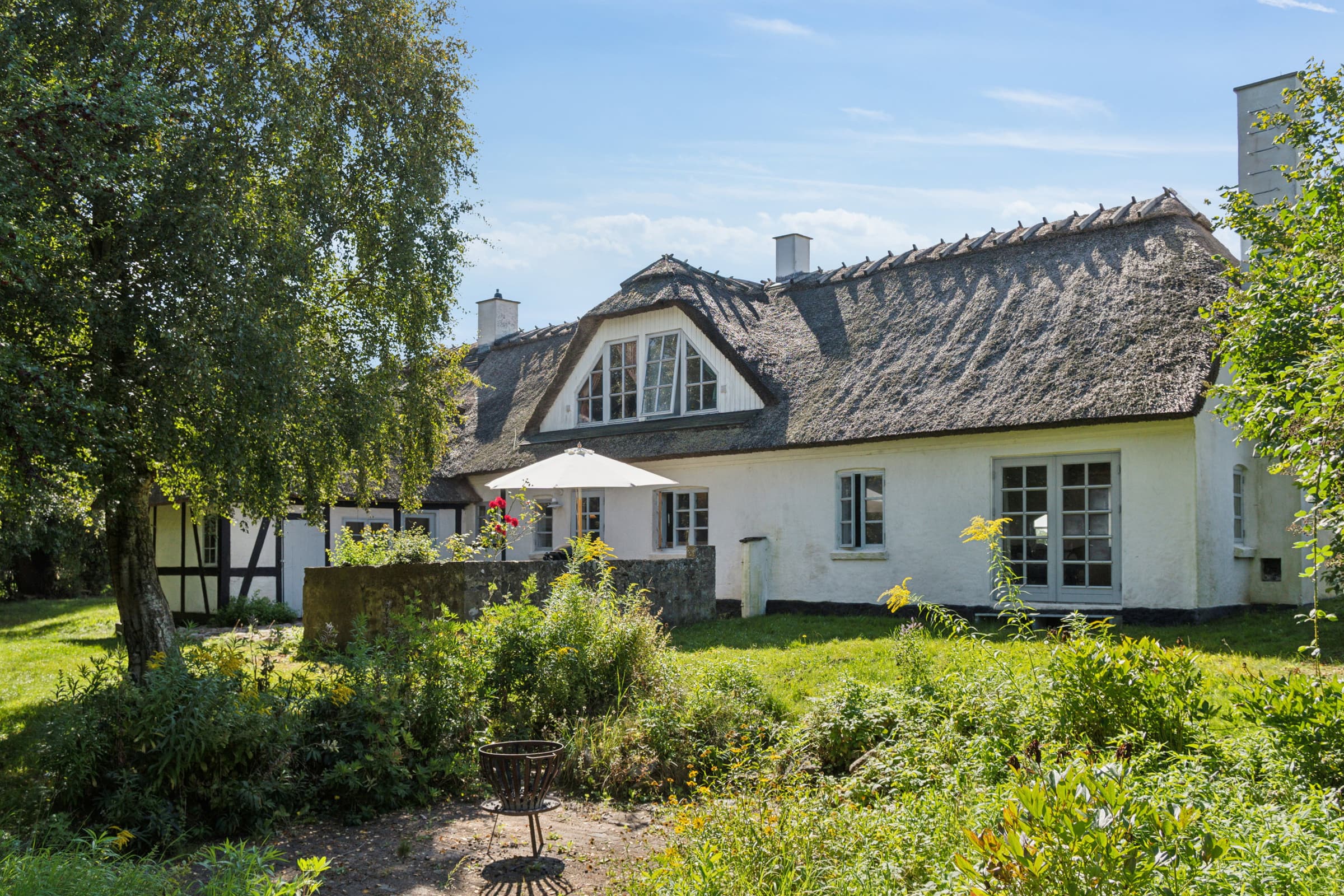 Idyllisk bindingsværkshus med plads til 10 gæster - billede 1