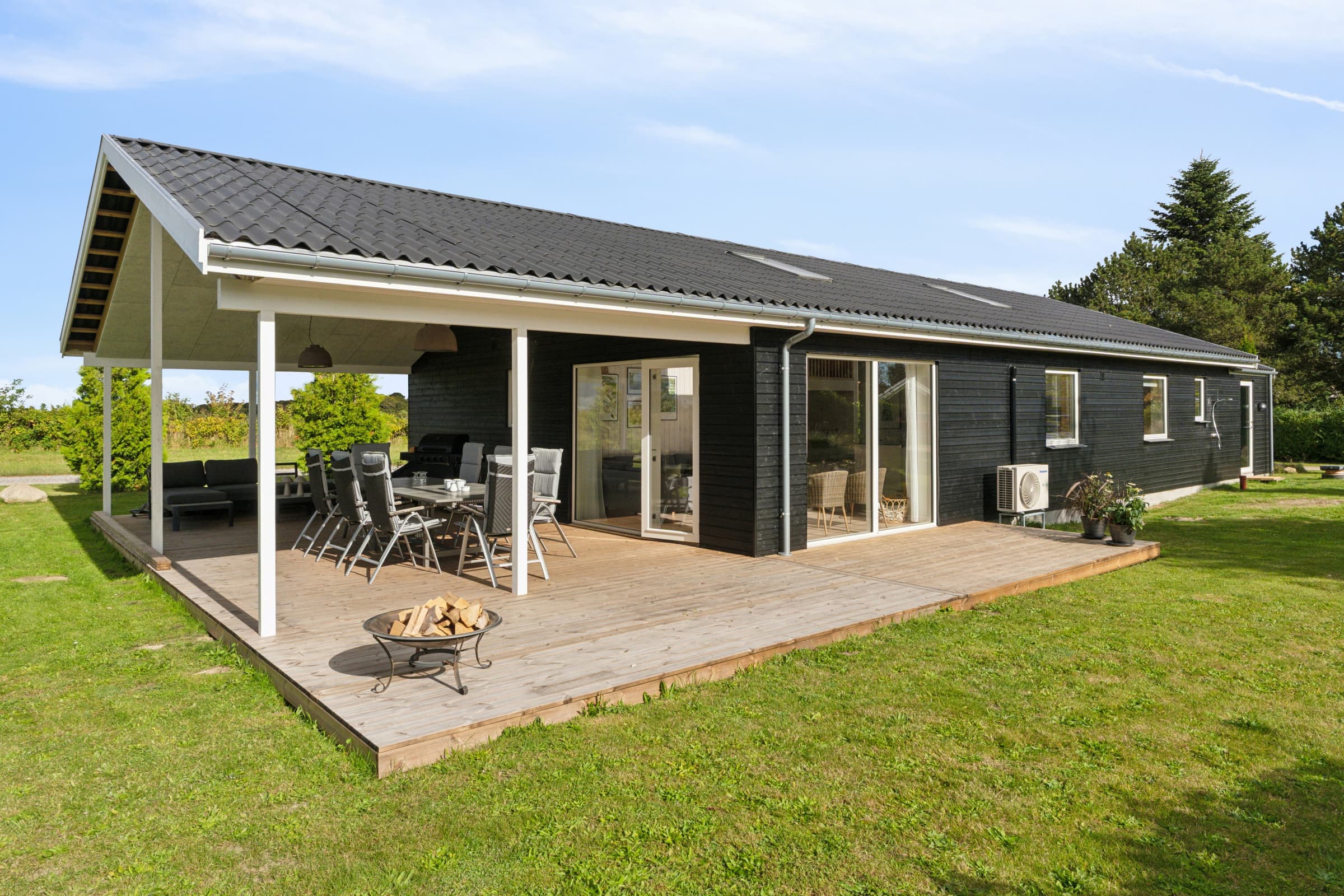 Rummeligt sommerhus på Bogø - billede 1