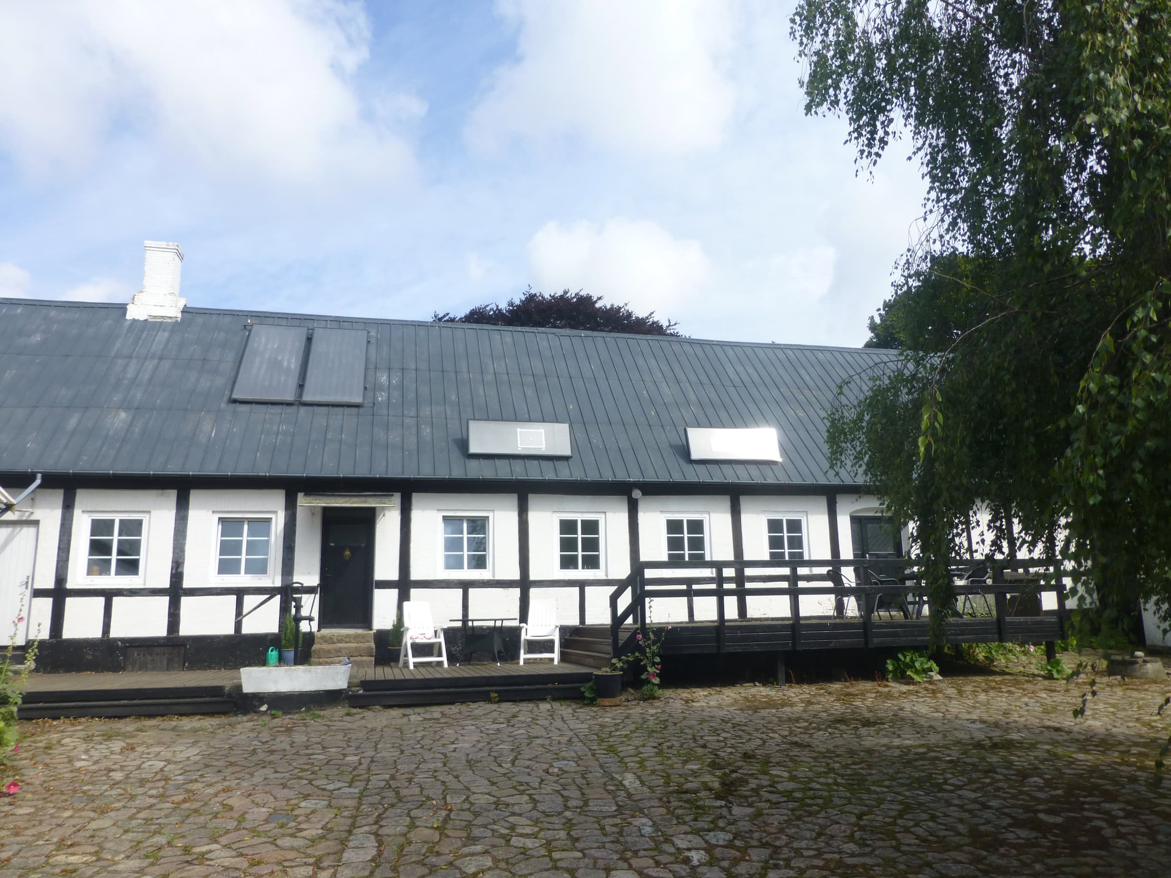 Stort sommerhus midt på Bornholm - billede 1