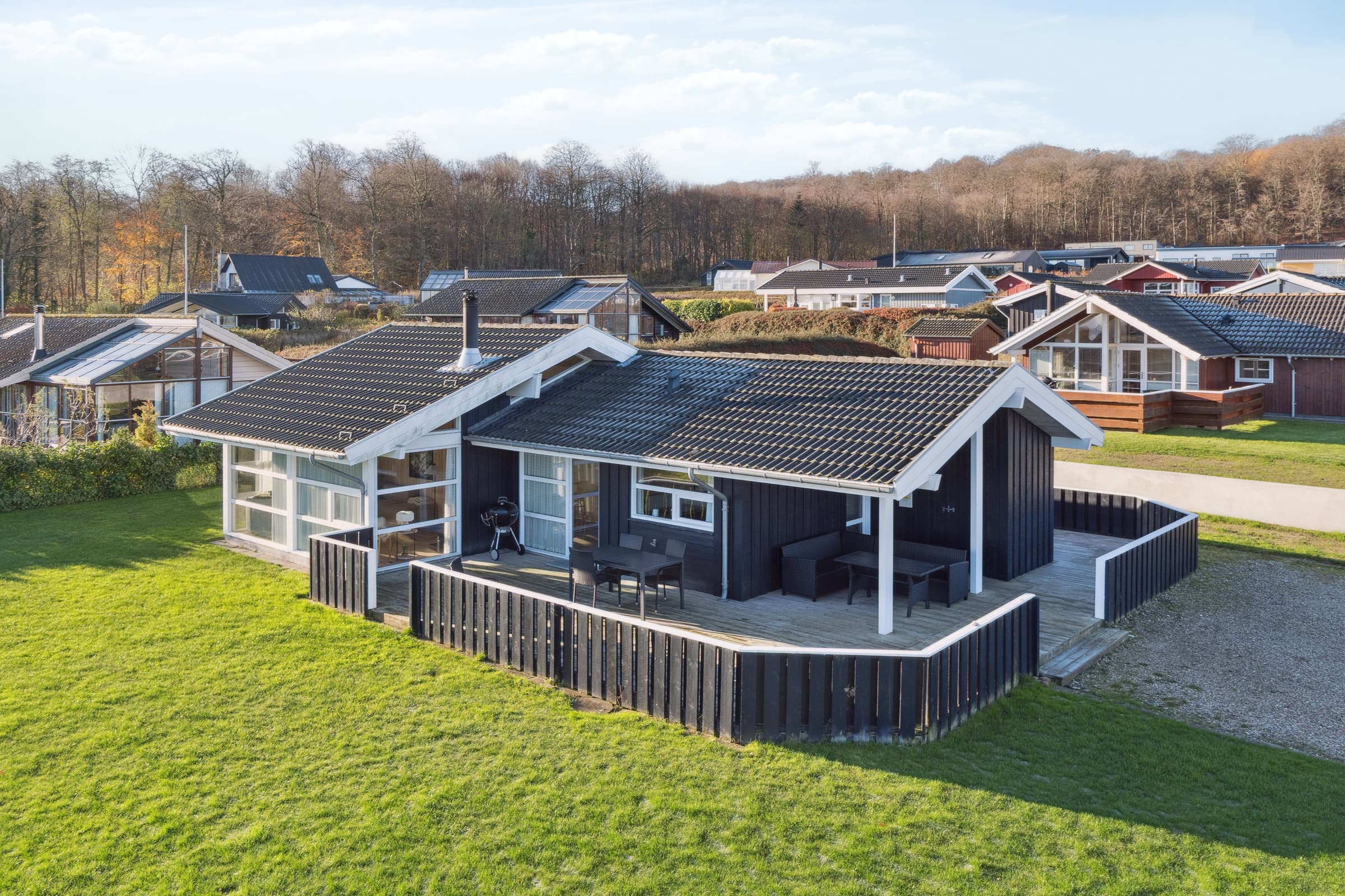Sommerhus med havudsigt, sauna og tæt på strand - billede 1