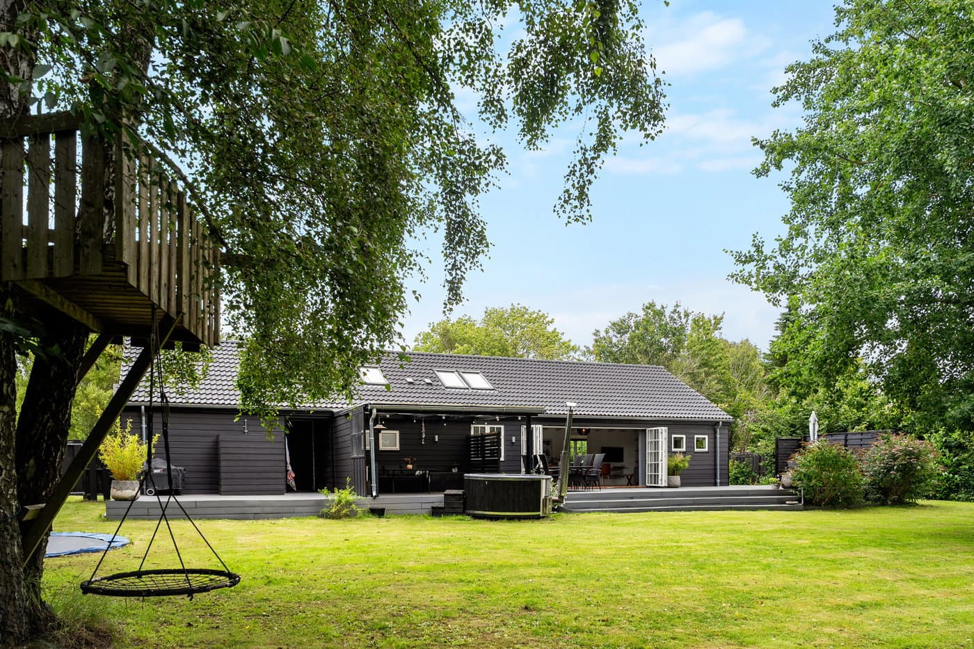 Moderne sommerhus med vildmarksbad og natur - billede 1