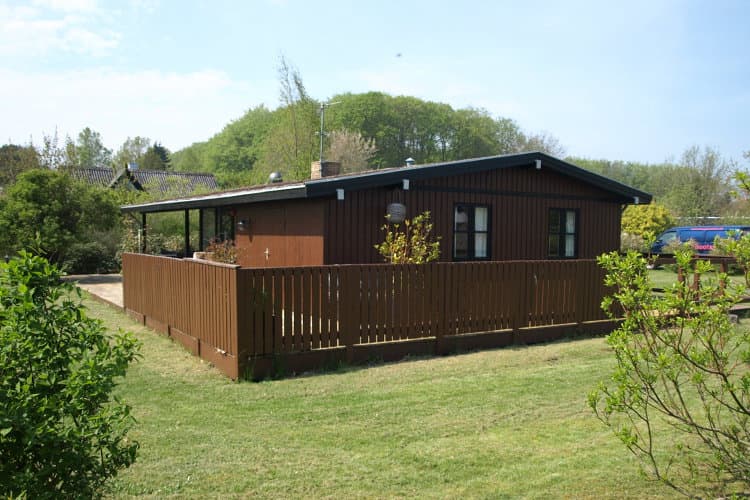 Hyggeligt feriehus, kun ca. 200 meter fra vandet. - billede 1
