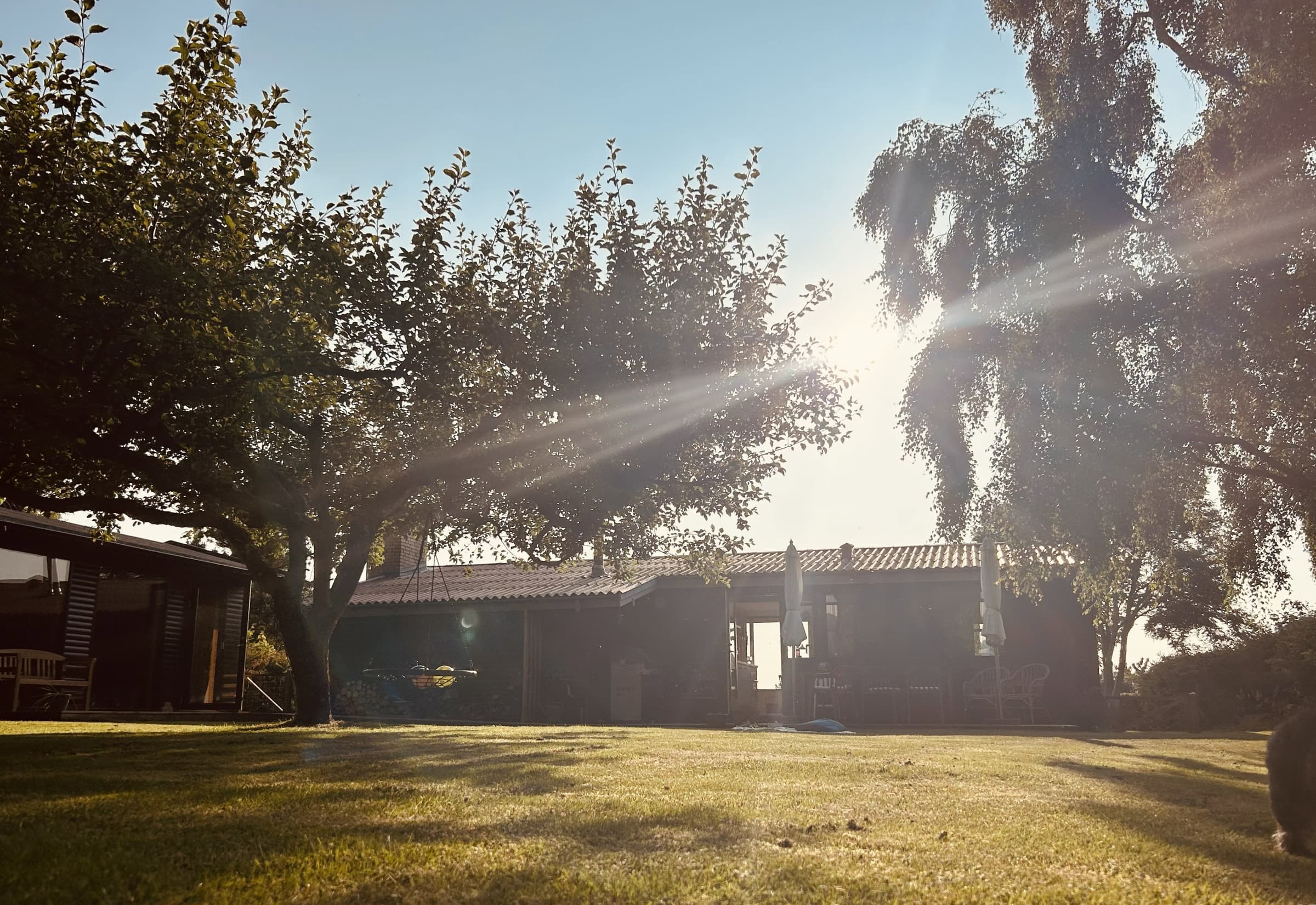 Charmerende og hyggeligt sommerhus - billede 1