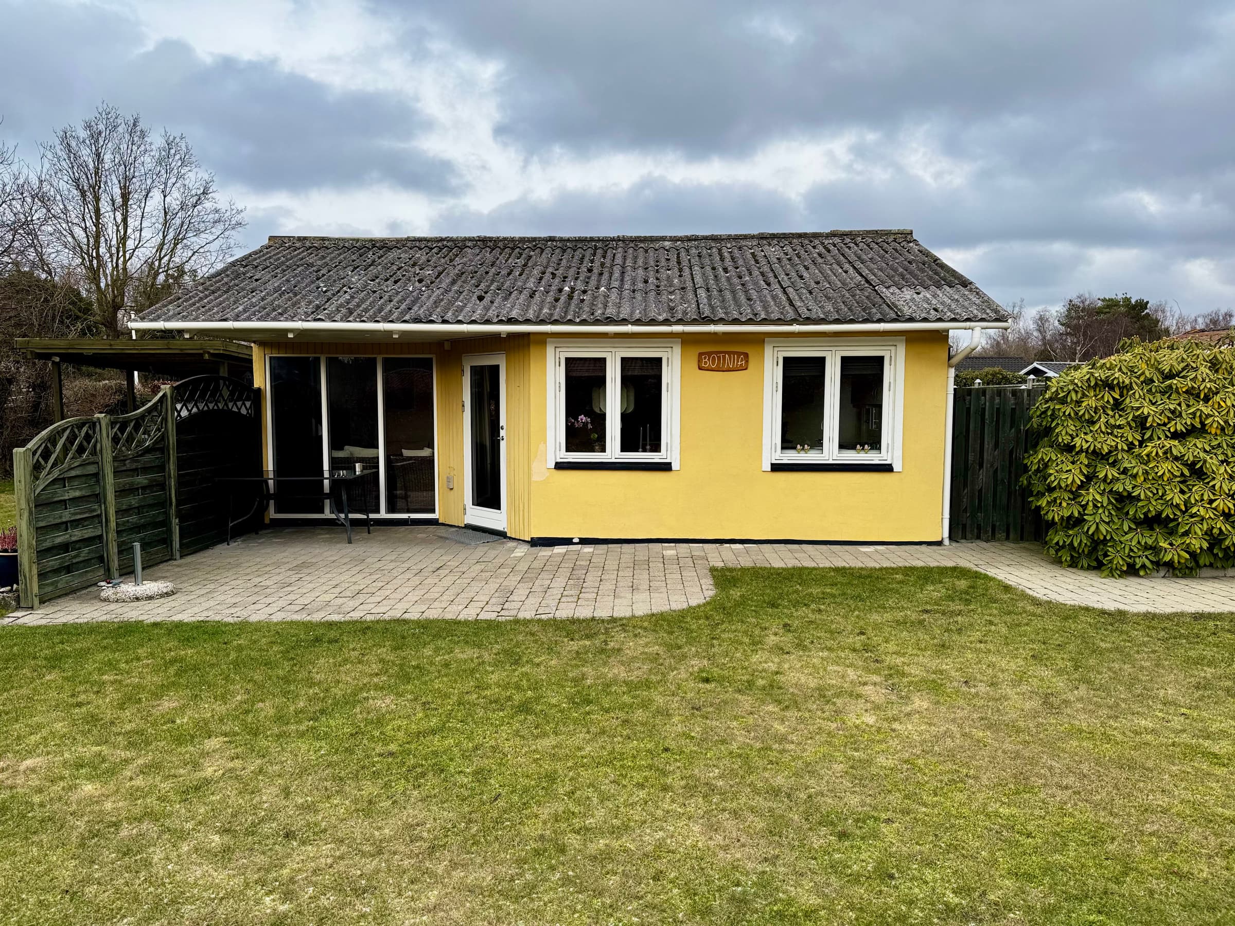 Klassisk sommerhus 300 m fra sandstrand - billede 1