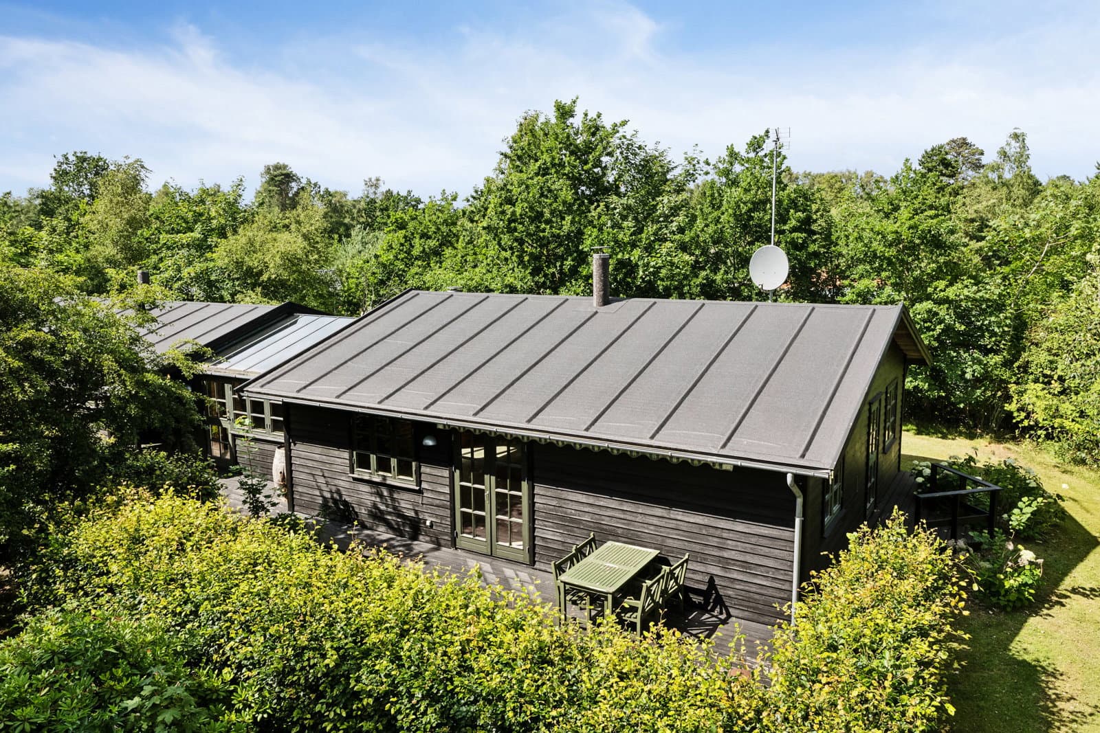 Idyllisk sommerhus med sauna og pejs nær strand - billede 1